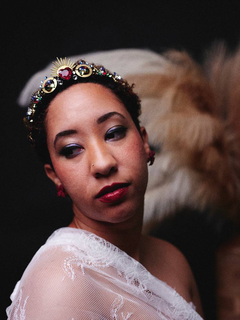 Sacred Heart Krone - Mit Mittlerem Rotem Herz Strass Und Edelsteinen Von Loschy Designs Made To Order, Benötigt 7 Werktage Zu Machen von Loschy