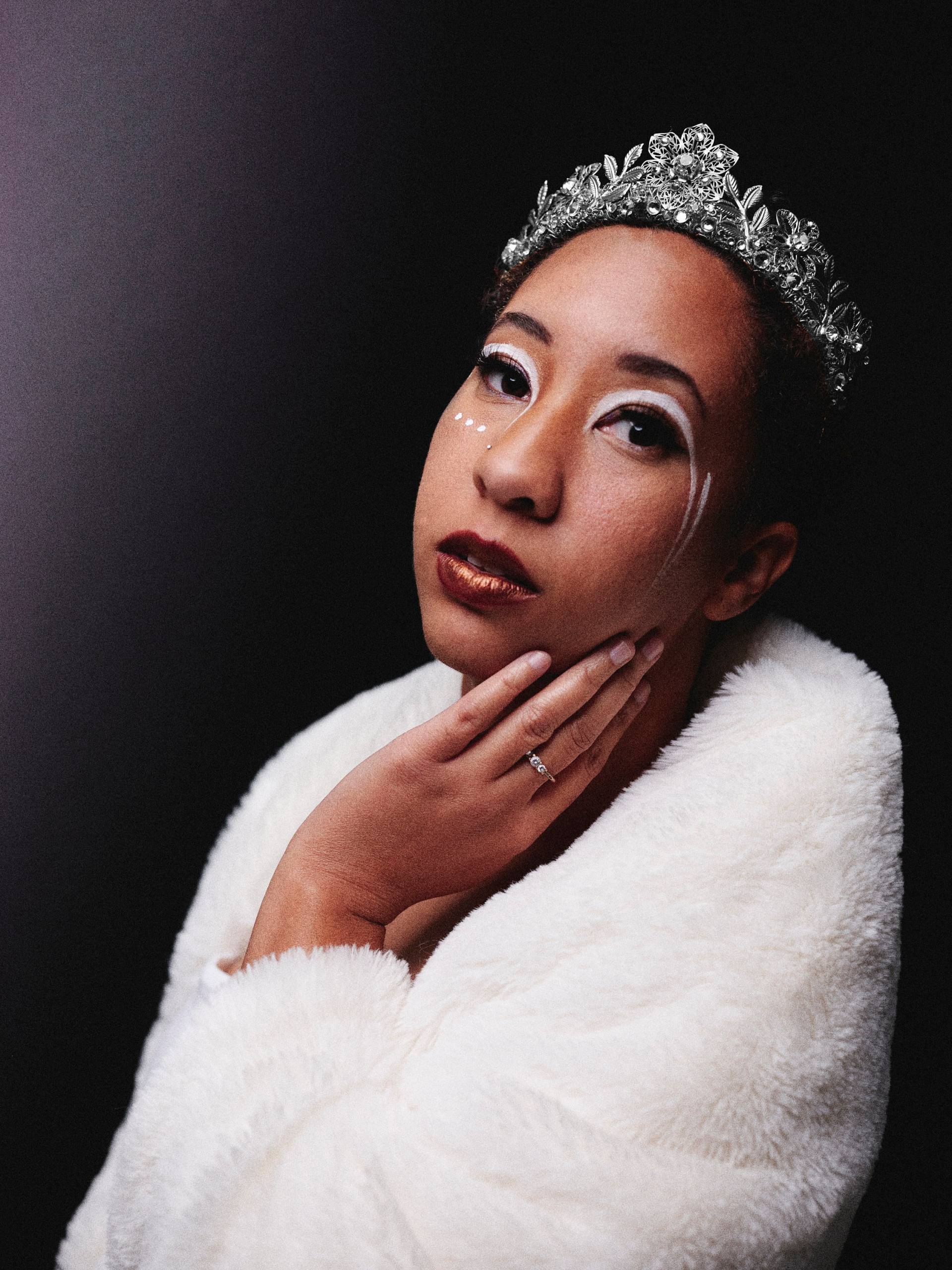 strathmore Rose Inspirierte Krone - Silber Mit Faux Diamanten Von Loschy Designs Made To Order, Versandfertig in 7 Tagen von Loschy