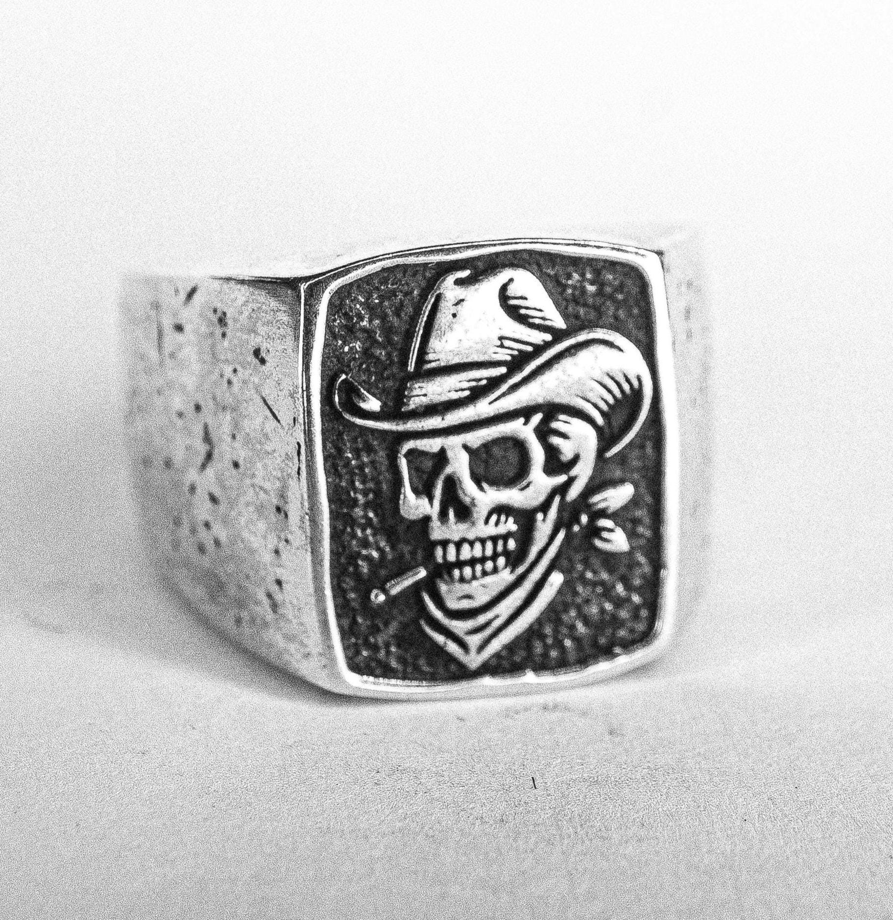 Cowboy Skull Siegelring Handgemachtes Oxidiertes Sterling Silber, Westlicher Schmuck Cowboy Skull Siegelring Handgemachtes Oxidiertes Sterling Silber, Westlicher Schmuck von LostAmigo
