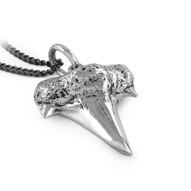 Haifischzahn-Halsketten - Antiker Silber Haifischzahn-Anhänger Haifisch-Halskette von LostApostle