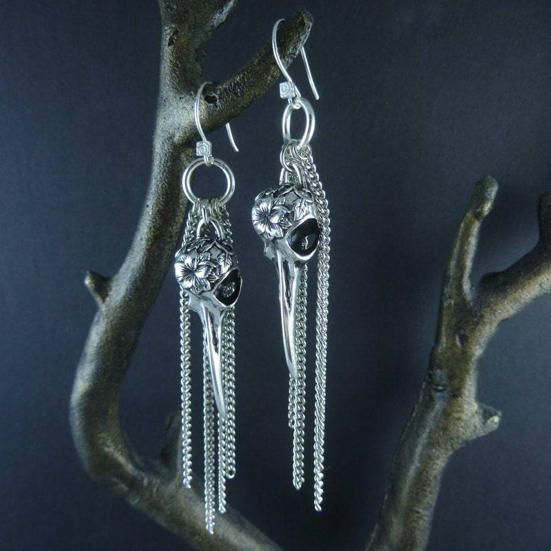 Kolibri Ohrringe - Weiße Bronze Vogel Schädel Mit Antik Silber Ketten von LostApostle