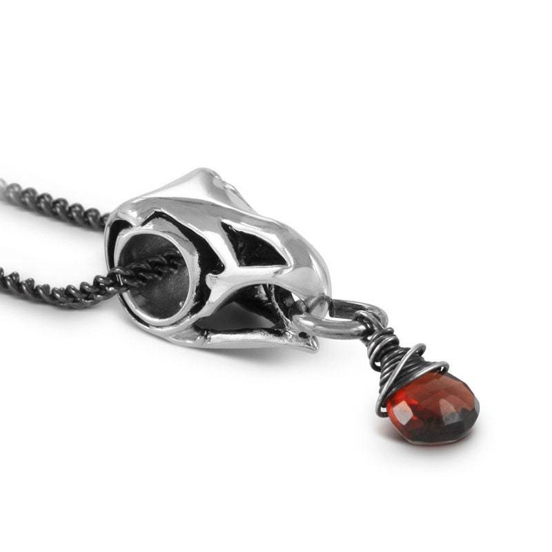 Vogel Schädel Halskette Mit Granat - Antik Silber Anhänger von LostApostle