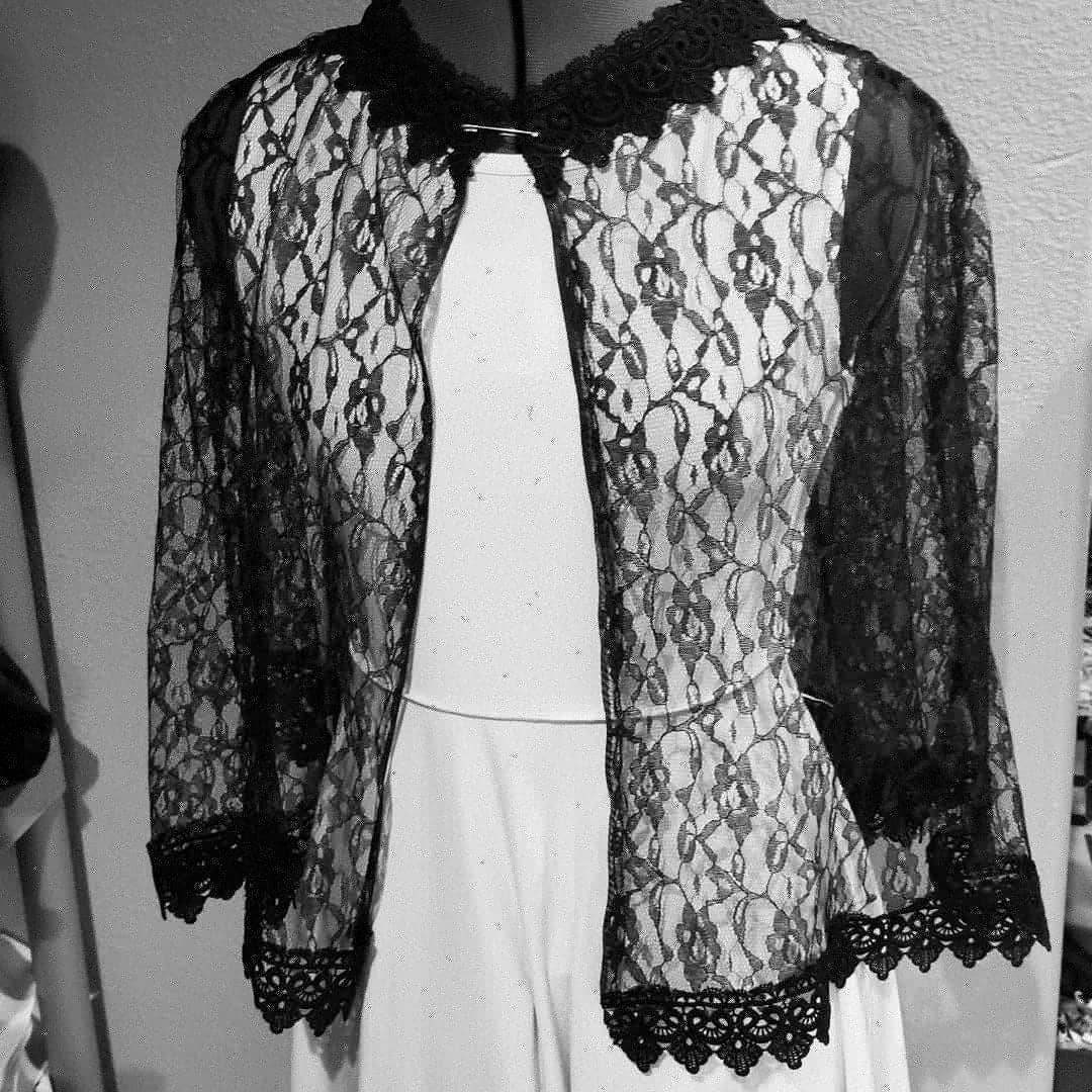 Elegantes Schwarzes Spitzen Capelet Elegantes Schwarzes Spitzen Capelet von LostChildren