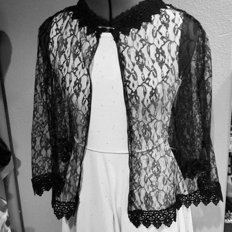 Elegantes Schwarzes Spitzen Capelet Elegantes Schwarzes Spitzen Capelet von LostChildren