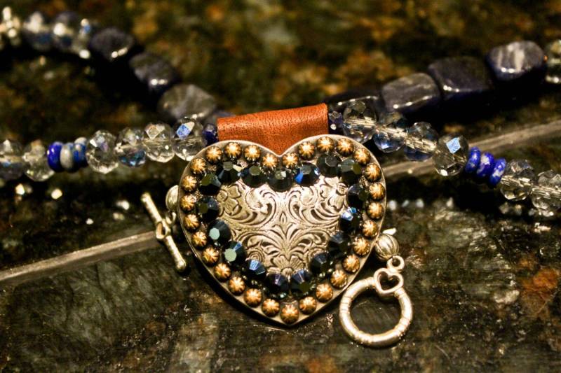 Gunmetal Concho Halskette Handgemacht Cowgirl Thema Rodeo Swarovski Sportler Schmuck Scharfschützen Wilder Land Hochzeit Gft Für Sie Gunmetal Concho Halskette Handgemacht Cowgirl Thema Rodeo Swarovski Sportler Schmuck Scharfschützen Wilder Land Hochzeit Gft Für Sie von LostCoastArts