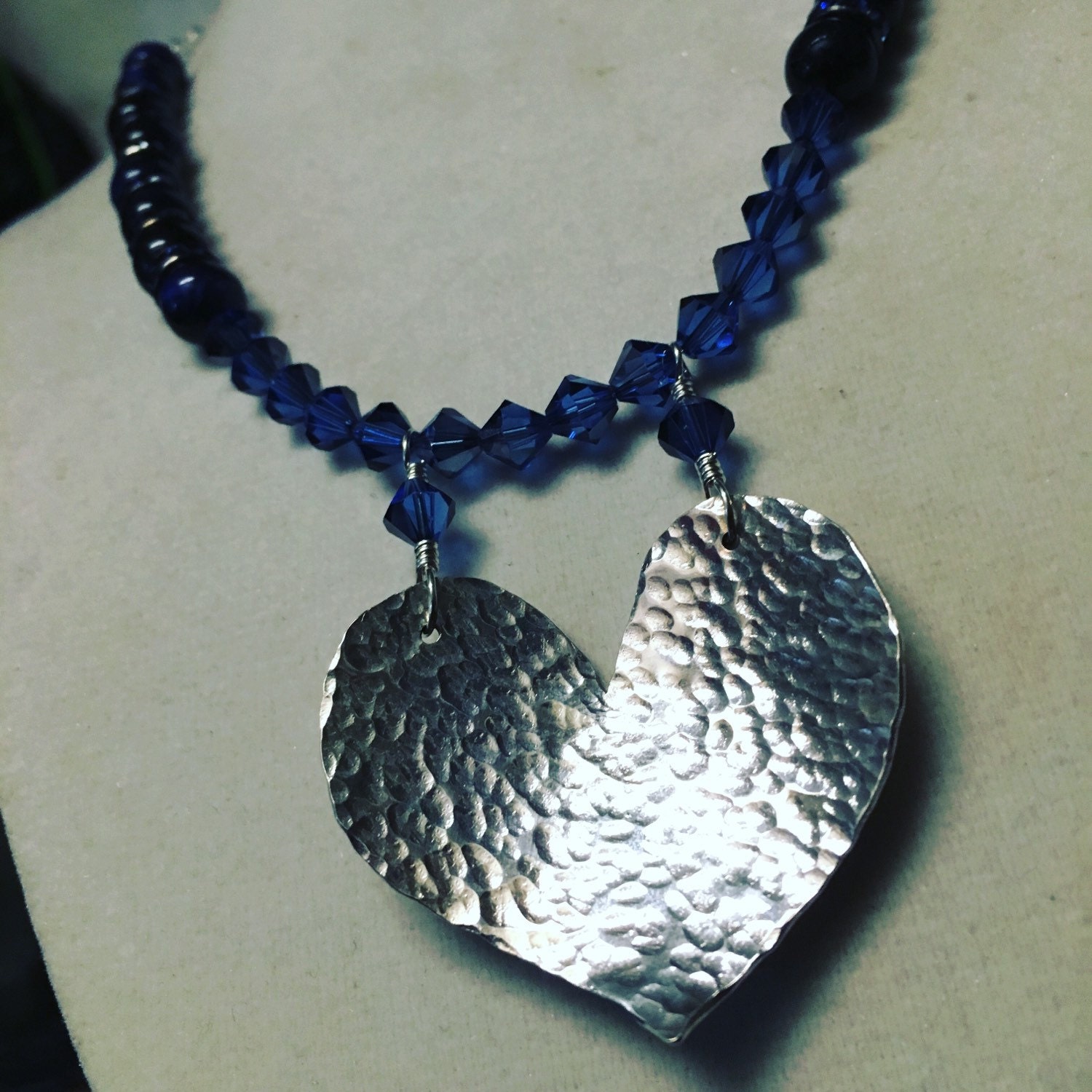 Sterling Handgeschmiedete Herz Halskette Blau Tigerauge Erklärung Handgefertigten Schmuck Swarovski Kristalle Western Style Ich Bin Es Wert Sterling Handgeschmiedete Herz Halskette Blau Tigerauge Erklärung Handgefertigten Schmuck Swarovski Kristalle Western Style Ich Bin Es Wert von LostCoastArts