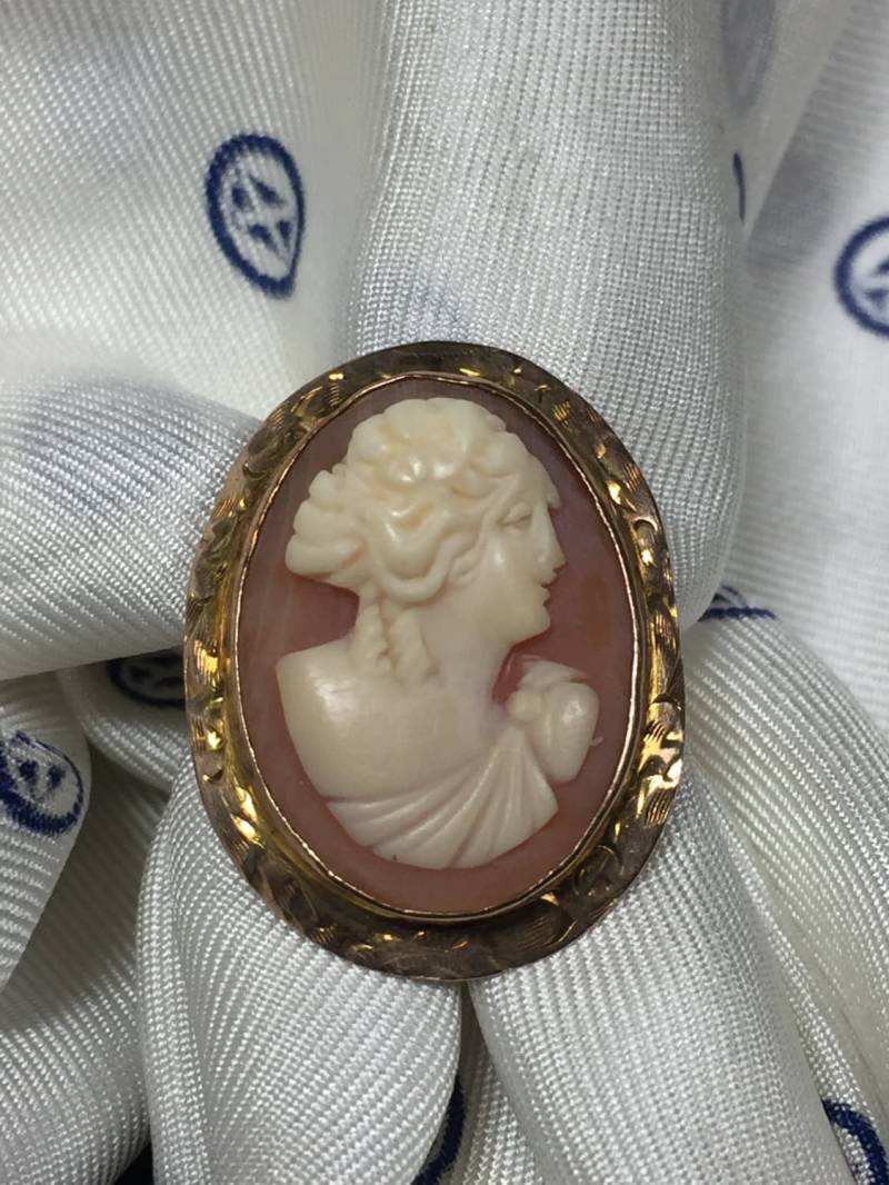 14K Stempel Gold Cameo Ring Größe 3 3/4 14K Stempel Gold Cameo Ring Größe 3 3/4 von LostHiddenTreasures