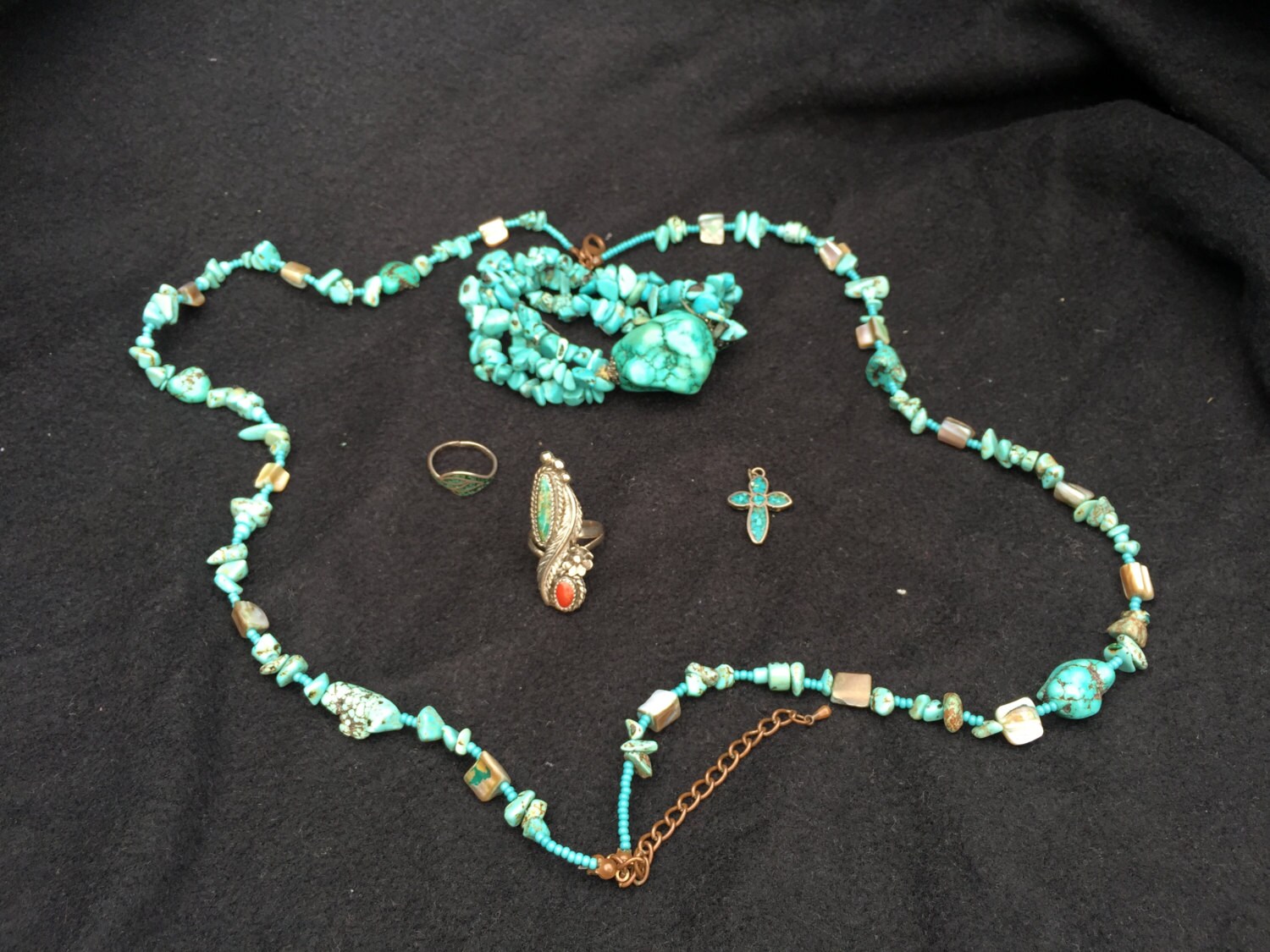 Assorted Türkis Schmuck Halsketten, Armband Und Silber Ringe, & Kreuz Assorted Türkis Schmuck Halsketten, Armband Und Silber Ringe, & Kreuz von LostHiddenTreasures