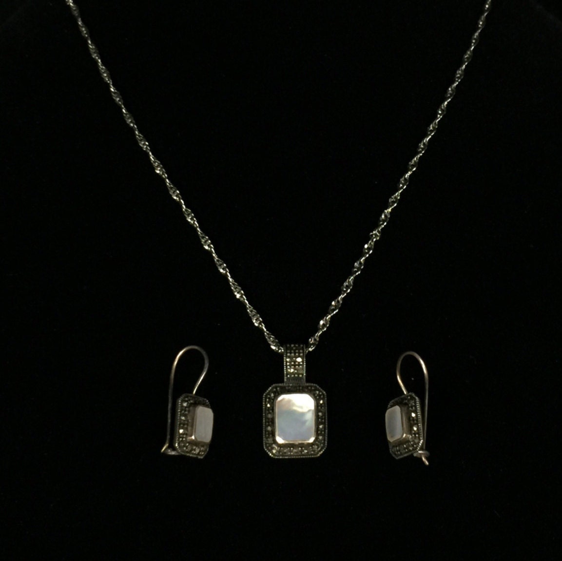 Halskette Und Ohrringe Aus Sterling Silber Perlen Halskette Und Ohrringe Aus Sterling Silber Perlen von LostHiddenTreasures