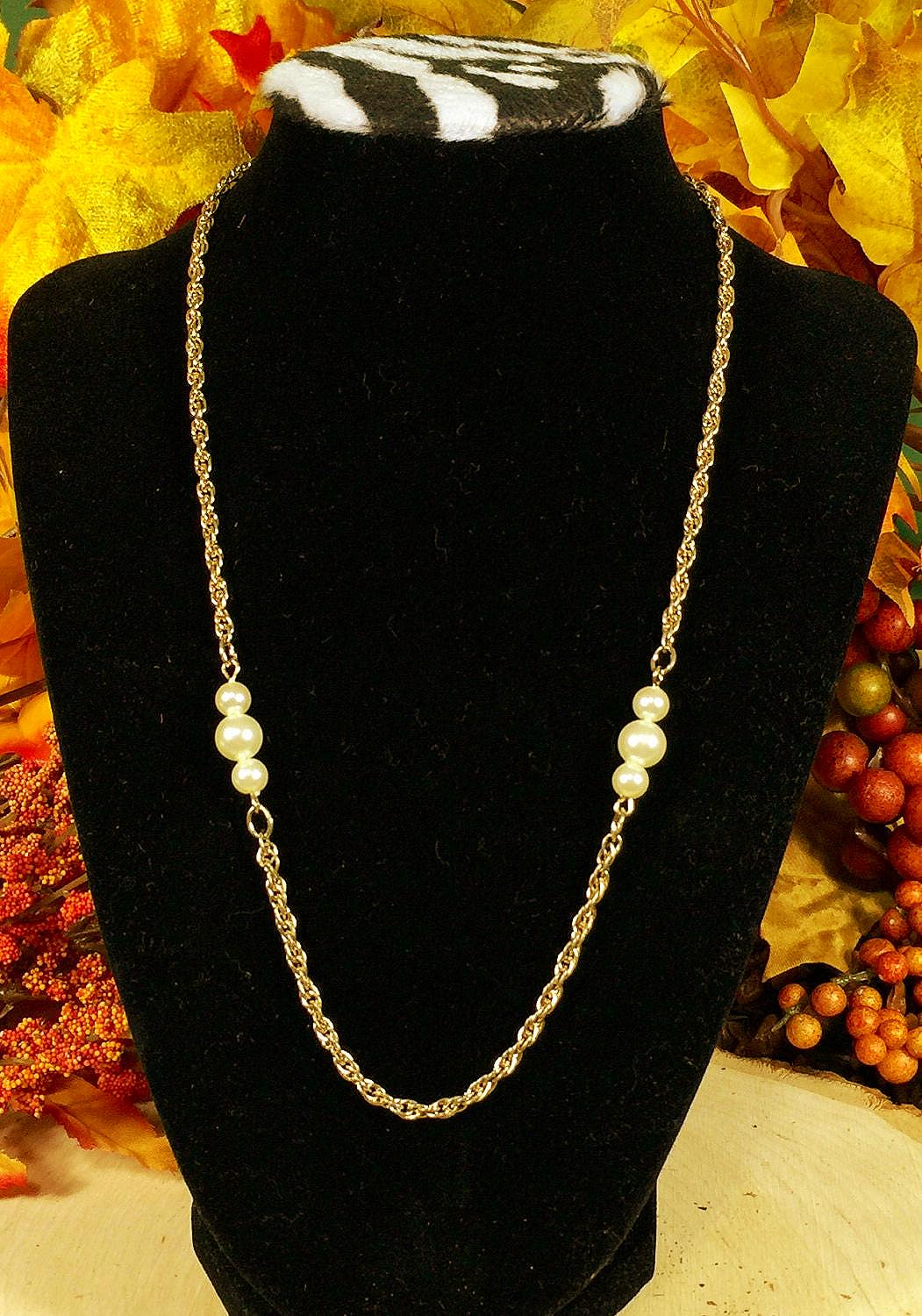 Judy - Lee Vintage Signierte Faux-Imitation White Pearl Und Gold Tone 19 "Halskette Judy - Lee Vintage Signierte Faux-Imitation White Pearl Und Gold Tone 19 "Halskette von LostHiddenTreasures