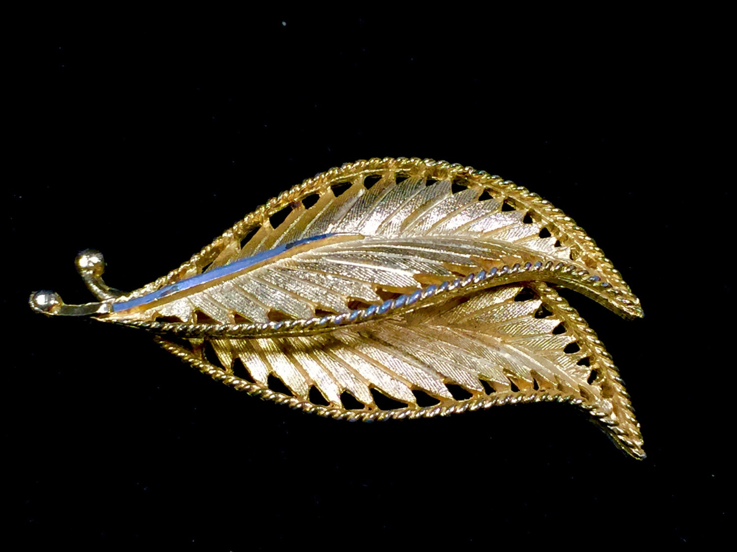 Vintage B.s.k Blatt Brosche Vintage B.s.k Blatt Brosche von LostHiddenTreasures