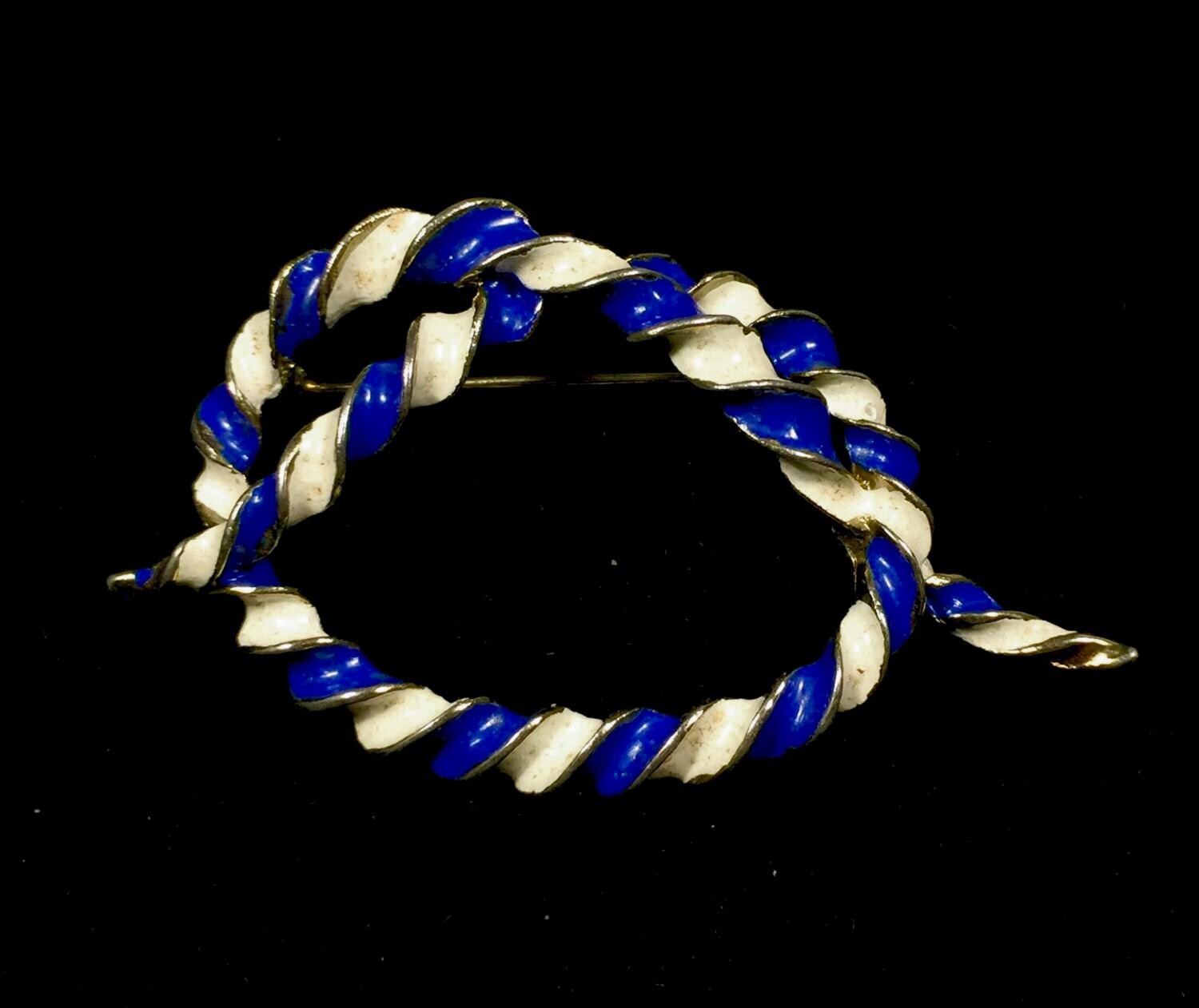 Vintage Jj Jonette Schmuck Blau & Weiß Brosche Vintage Jj Jonette Schmuck Blau & Weiß Brosche von LostHiddenTreasures