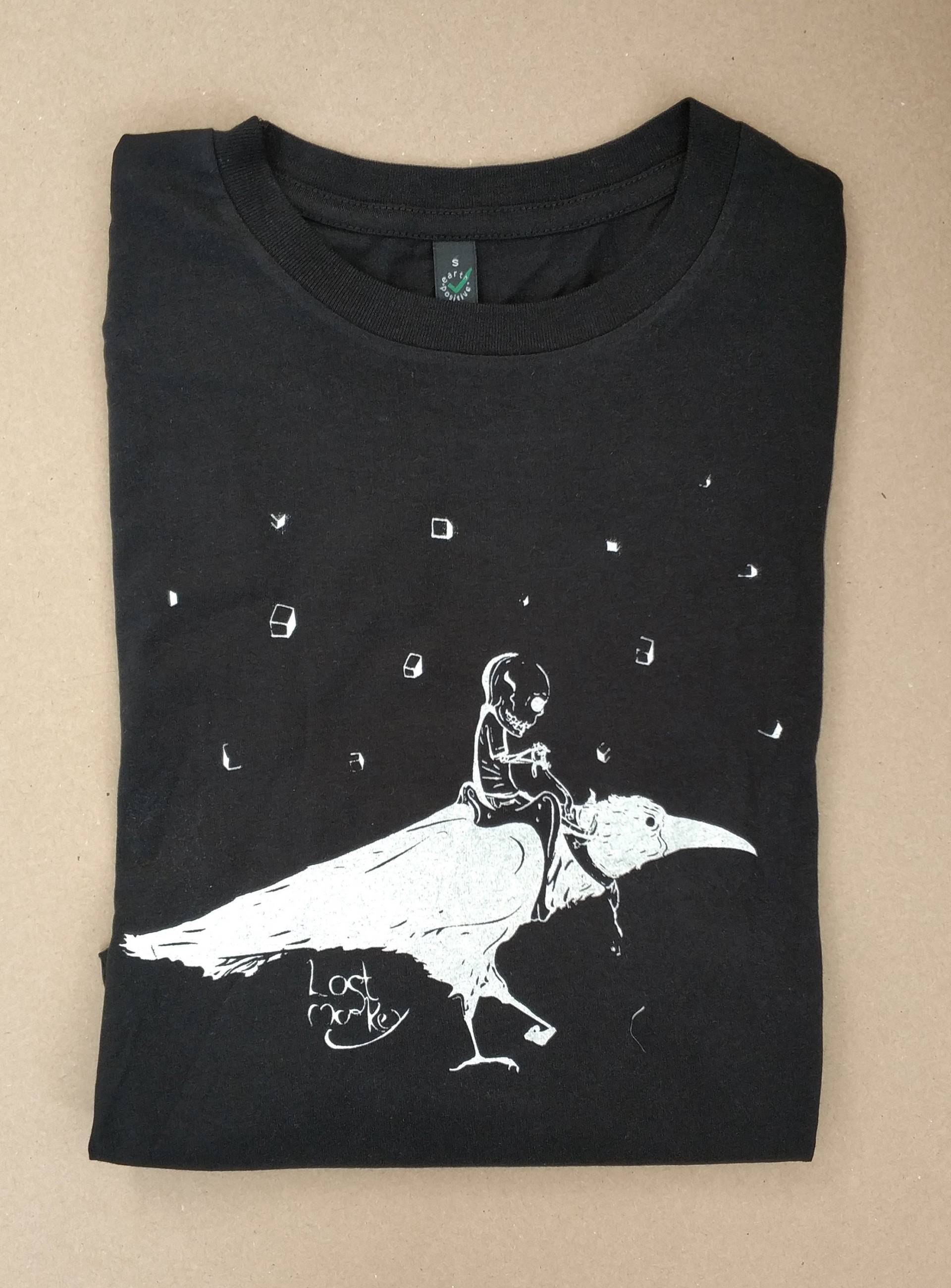 Rabenreiter Hand Siebdruck T-Shirt, Raben Print, Gothic Art, Black Bird Halloween Krähe Rabe, Skelett T-Shirt Rabenreiter Hand Siebdruck T-Shirt, Raben Print, Gothic Art, Black Bird Halloween Krähe Rabe, Skelett T-Shirt von LostMonkeyLondon