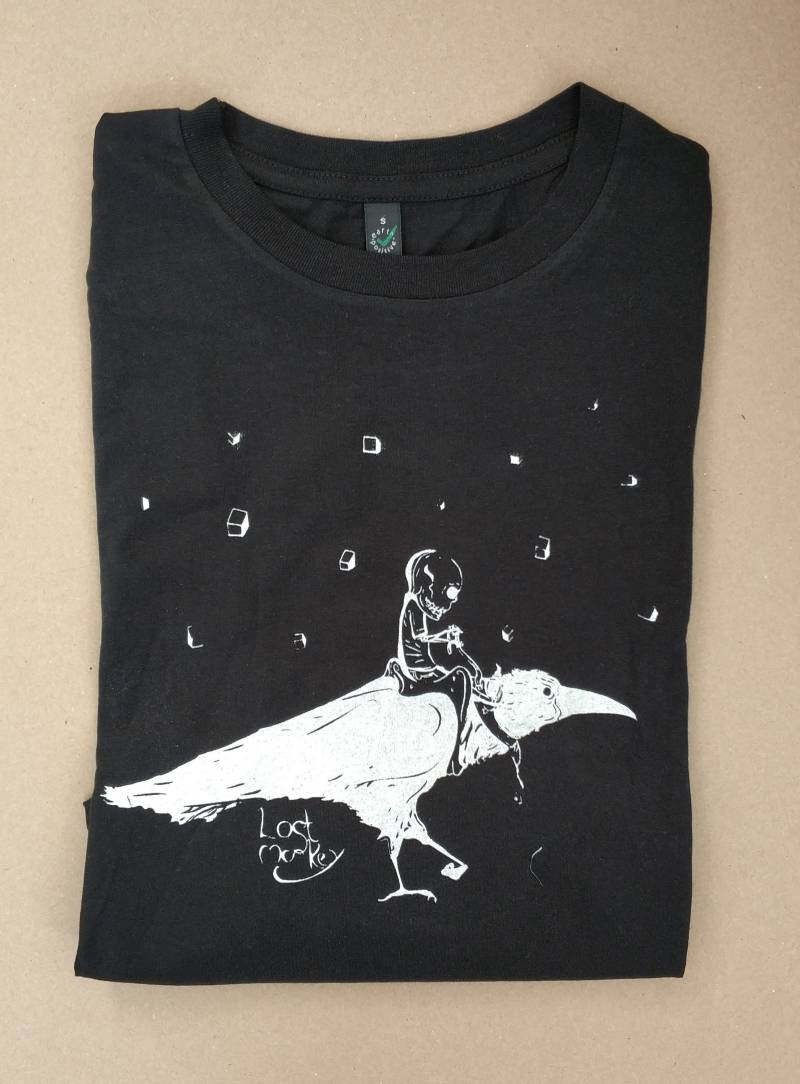 Rabenreiter Hand Siebdruck T-Shirt, Raben Print, Gothic Art, Black Bird Halloween Krähe Rabe, Skelett T-Shirt Rabenreiter Hand Siebdruck T-Shirt, Raben Print, Gothic Art, Black Bird Halloween Krähe Rabe, Skelett T-Shirt von LostMonkeyLondon