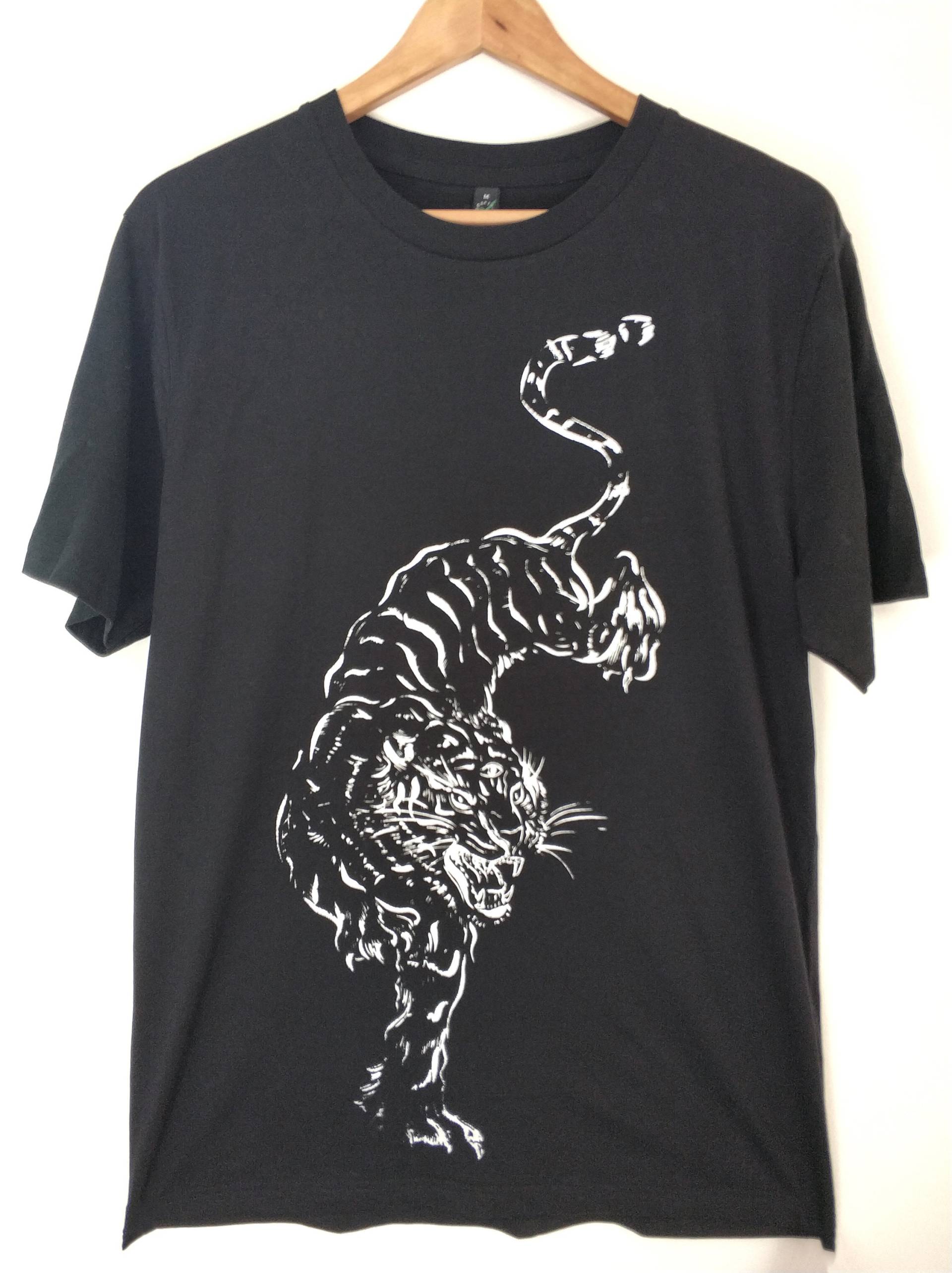 Tiger Hand Siebdruck Bio T-Shirt Tiger Hand Siebdruck Bio T-Shirt von LostMonkeyLondon
