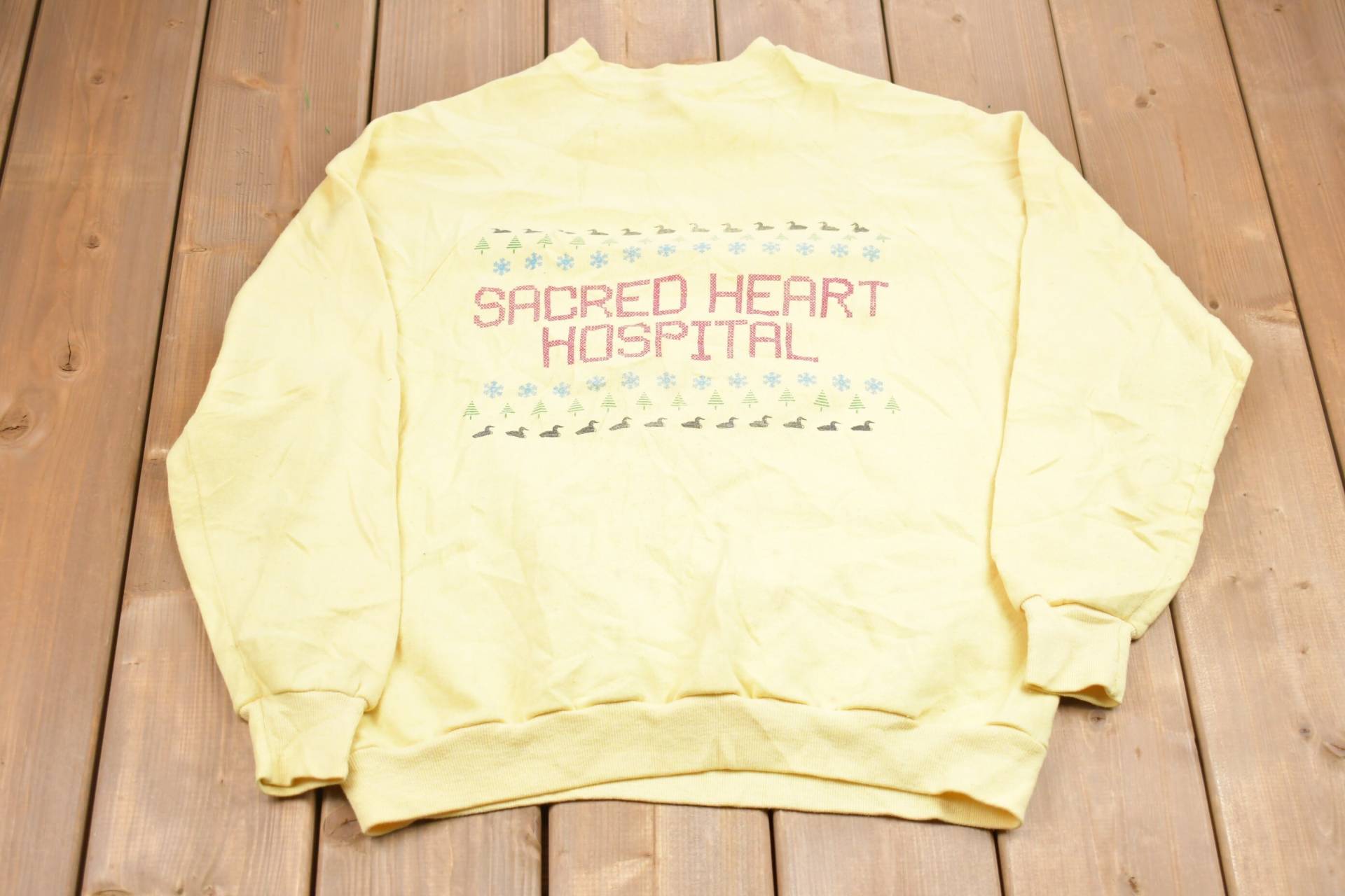 Vintage 1970Er Sacred Heart Hospital Raglan Crewneck Sweatshirt/70Er Souvenir Athleisure Streetwear Reisen Und Tourismus von Lostboysvintage