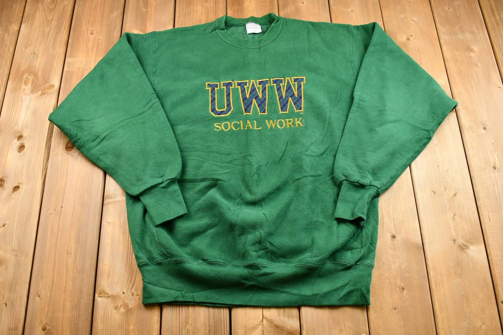 1990Er Jahre Wisconsin-Whitewater Social Work Besticktes Sweatshirt Mit Rundhalsausschnitt/Americana Vintage Sportswear Athleisure von Lostboysvintage