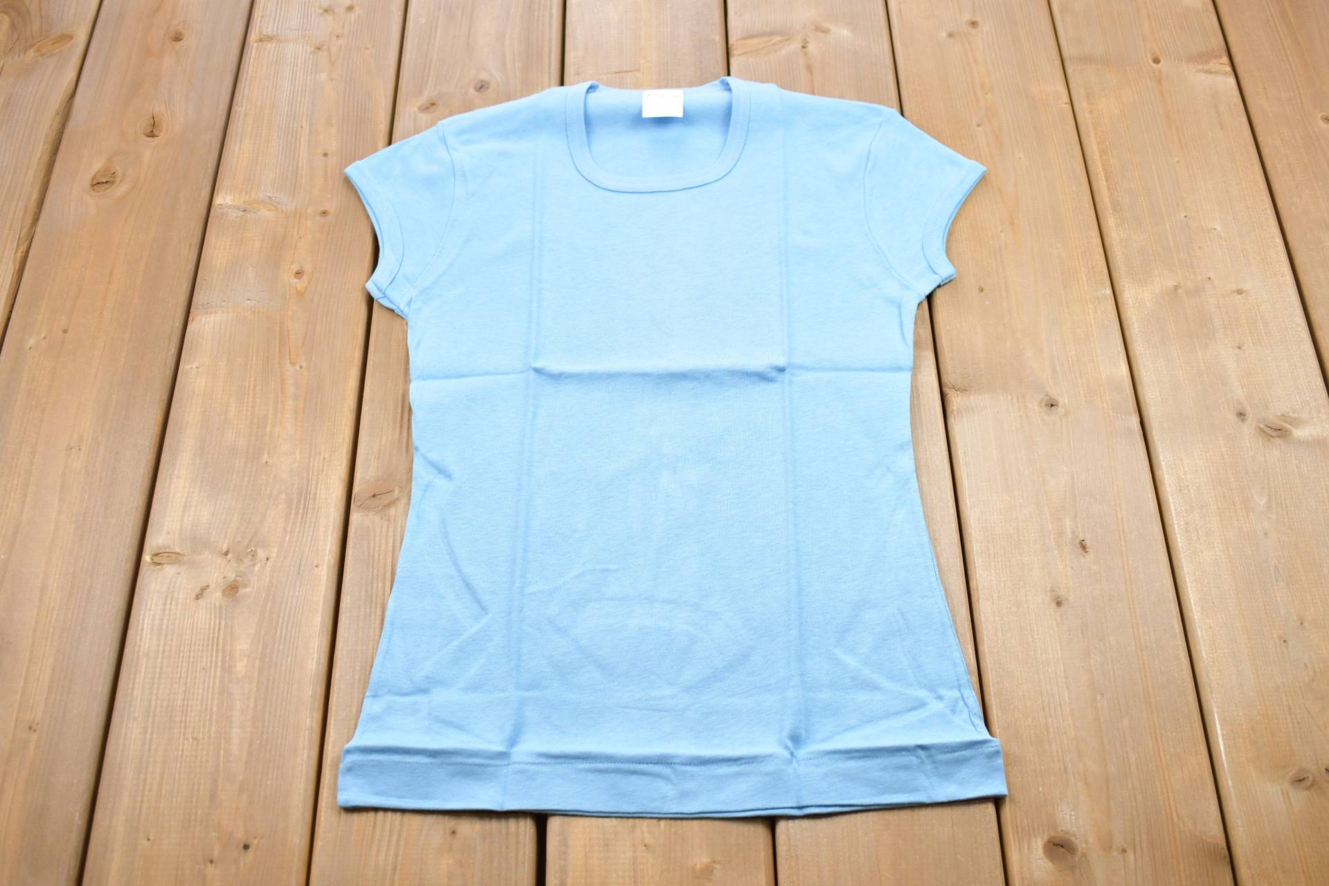 Vintage 1970S Basic Blau T-Shirt/Grafik 80Er 90Er Jahre Streetwear Retro Style Einzelstich Made in Hong Kong Frauen-T-Shirt von Lostboysvintage