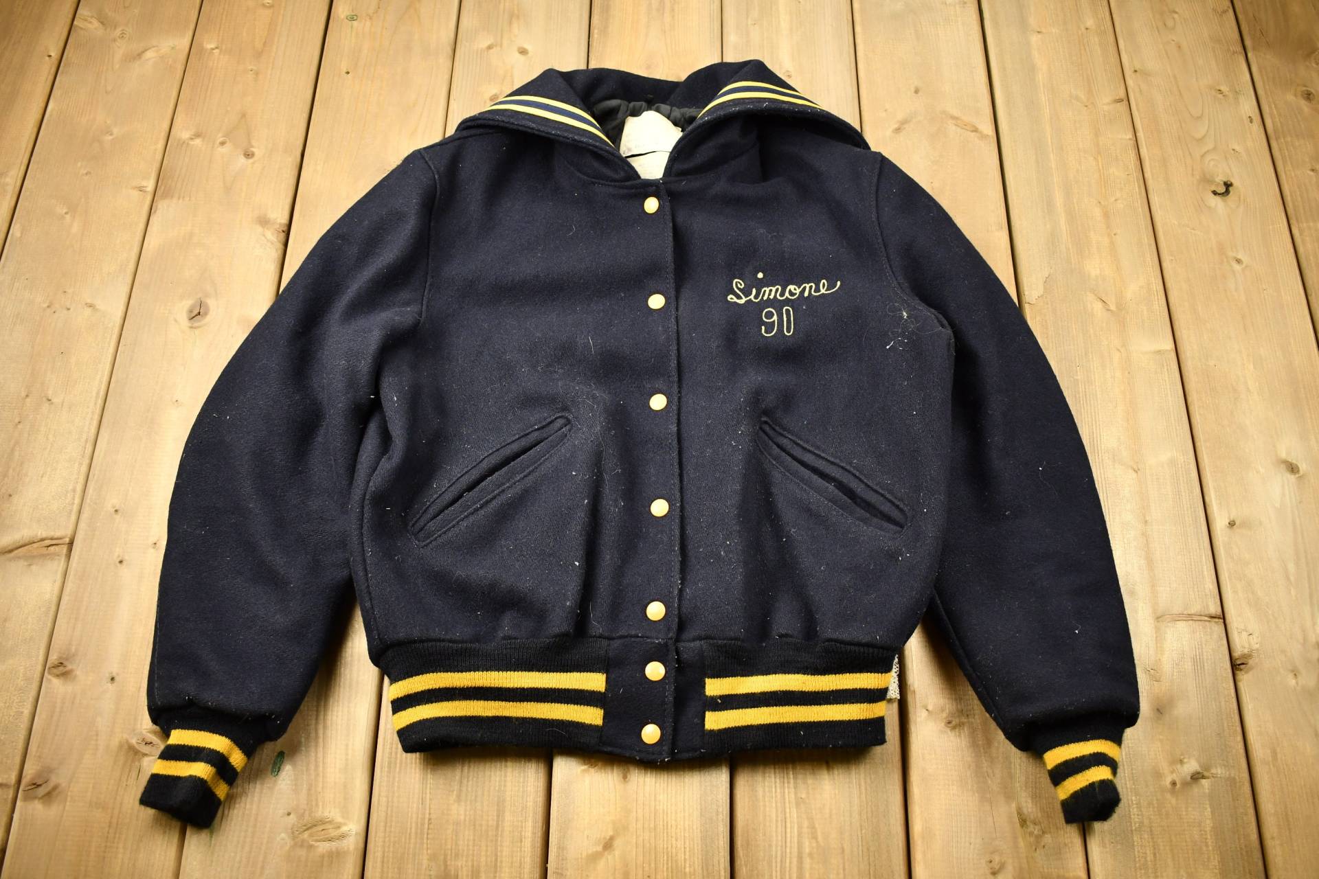 Jahrgang 1990 Greenville Bestickte Wolle Varsity Jacke/Kapuze Simone Delong Streetwear Fashion Made in Usa von Lostboysvintage