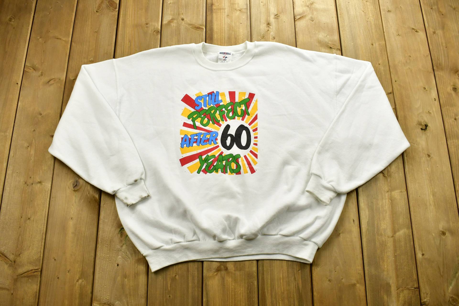 Vintage 1990's 60 Jahre Altes Jubiläums-Sweatshirt Mit Rundhalsausschnitt/90Er Souvenir Athleisure Streetwear Reisen Und Tourismus von Lostboysvintage