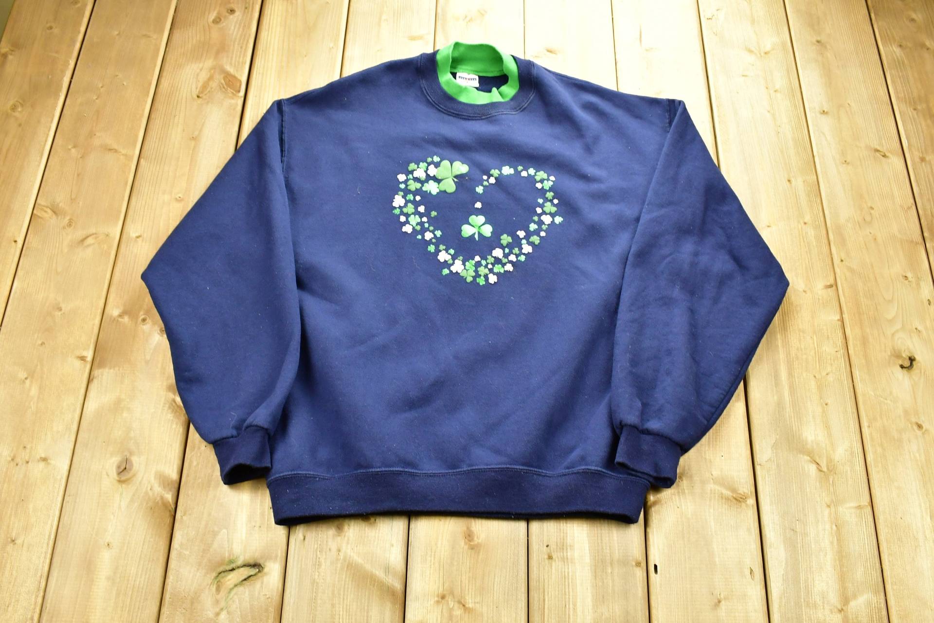 Vintage 1990's Irish Heart Gesticktes Rundhals-Sweatshirt/90Er Jahre Rundhalsausschnitt Souvenir Athleisure Streetwear Reisen Und Tourismus von Lostboysvintage