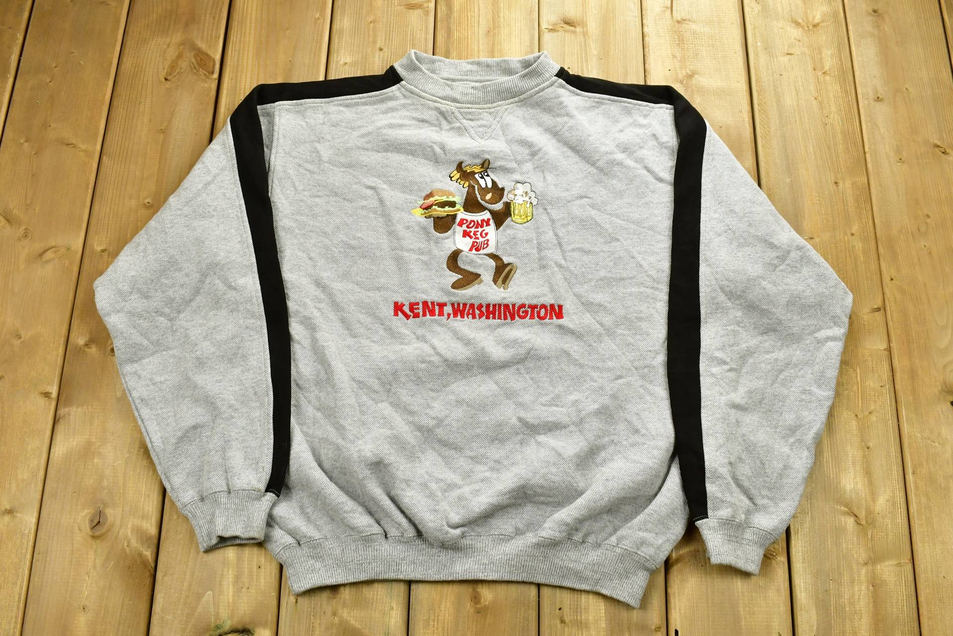 Vintage 1990's Kent Washington Blank Pony Keg Sweatshirt Mit Rundhalsausschnitt/Souvenir Bestickt Streetwear Reisen Und Tourismus von Lostboysvintage