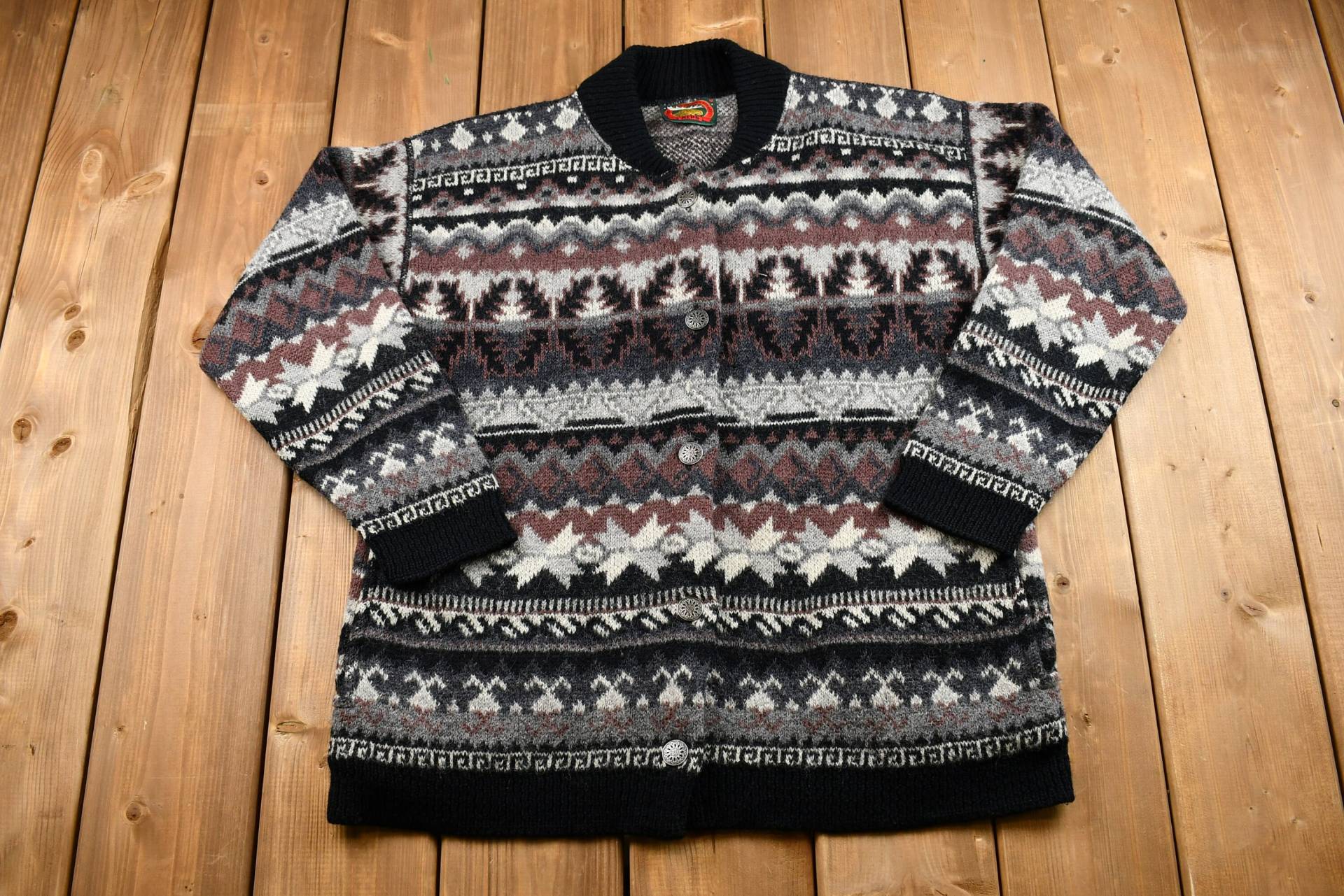Vintage 1990Er Jahre Abstrakt Alpen Gestreifter Strick Cardigan/Lässige Winter Kleidung Pullover Mit Knöpfen Made in Usa von Lostboysvintage