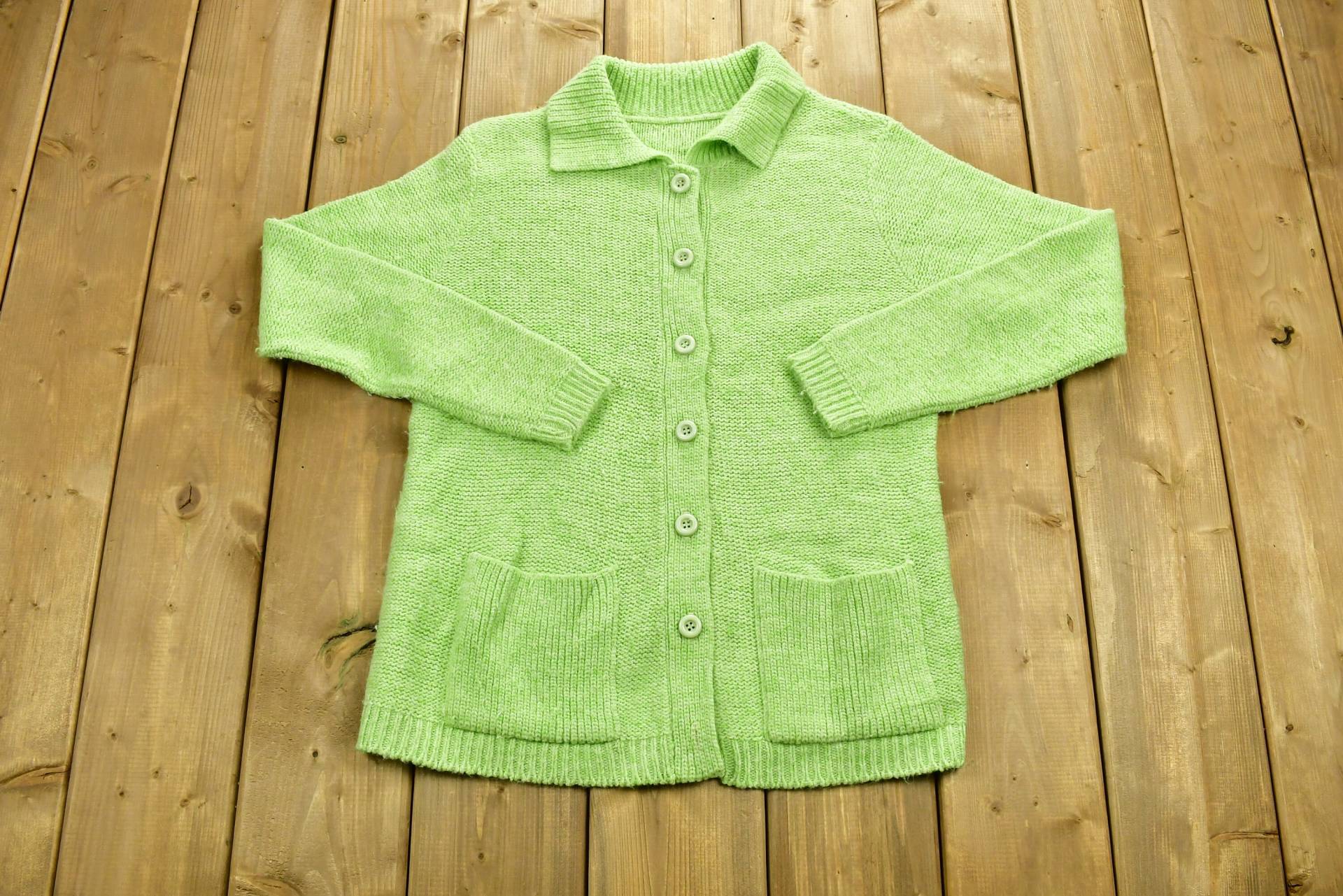 Vintage 1990Er Jahre Button Down Strickpullover/90Er Pullover Unifarbener Outdoor Handgestrickt Lindgrün von Lostboysvintage