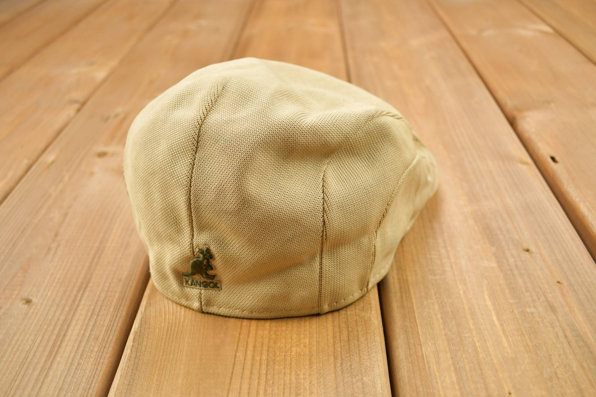 Vintage 1990Er Kangol Tropic 507 Flat Cap Größe Medium/90Er Hut Beige Farbe von Lostboysvintage