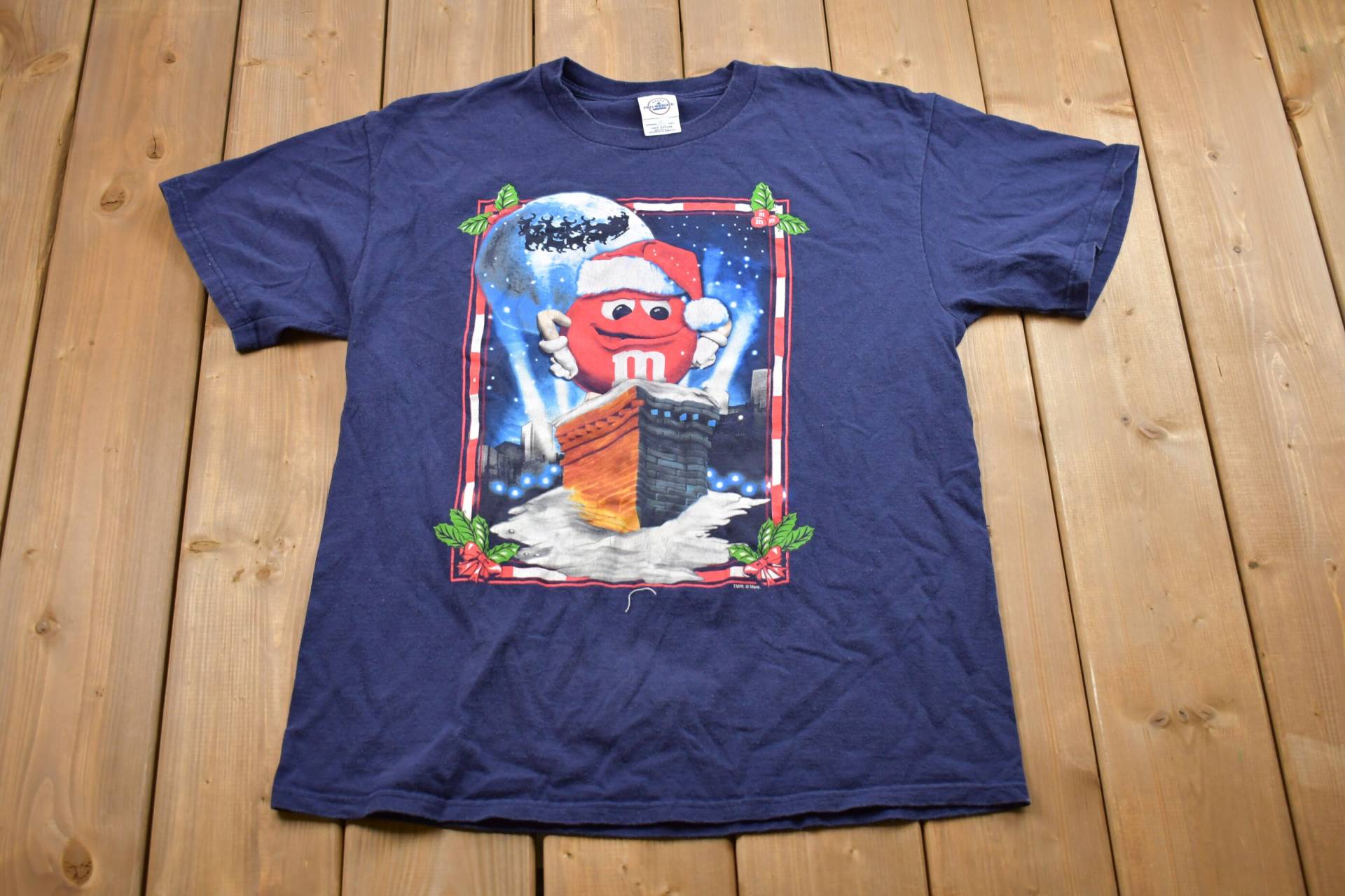 Vintage 1990Er Jahre M&m Weihnachten Grafik T-Shirt , 90Er Streetwear Athleisure Marke Und Logo Urlaub von Lostboysvintage