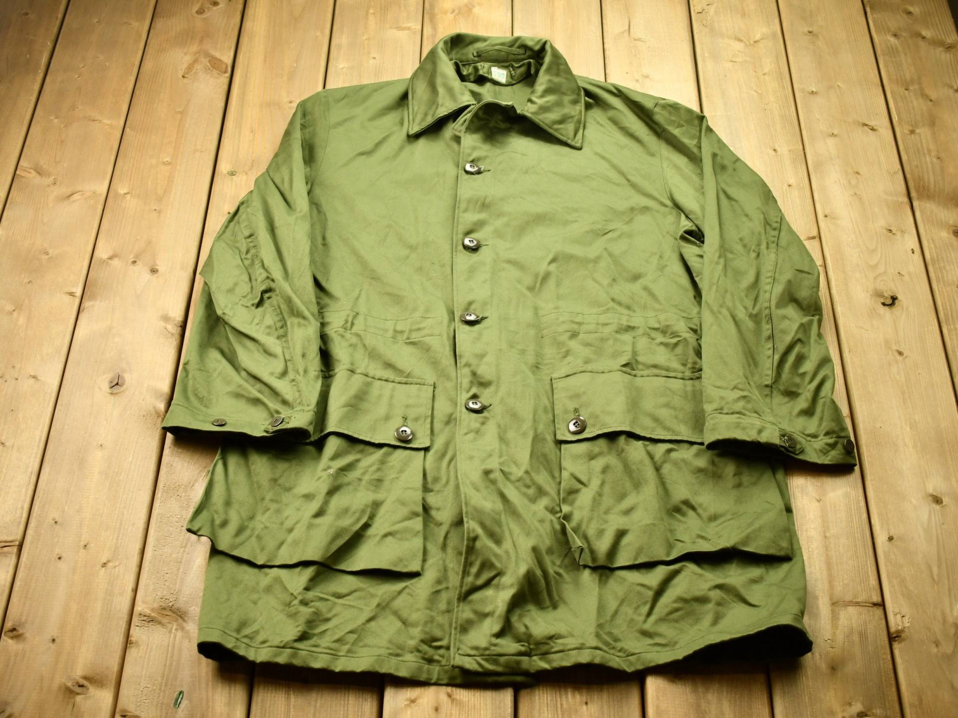 Vintage 1990Er Jahre Militär Mantel Mit Knöpfen/Button Up Jacke Us Army Grün Streetwear Jacket Military Parka von Lostboysvintage