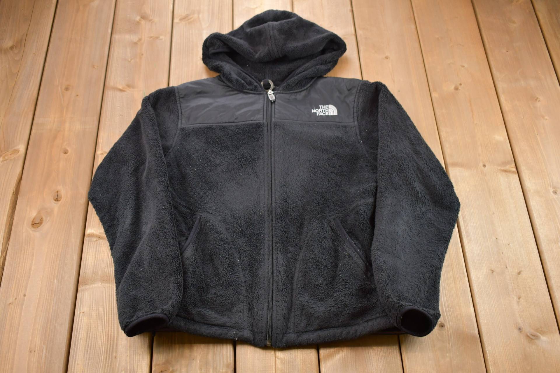 Vintage 1990Er Jahre North Face Fleece Pullover/90Er Rundhals Streetwear Athleisure Wandern Sport. Denali Kapuzen Vintage 1990Er Jahre North Face Fleece Pullover/90Er Rundhals Streetwear Athleisure Wandern Sport. Denali Kapuzen von Lostboysvintage