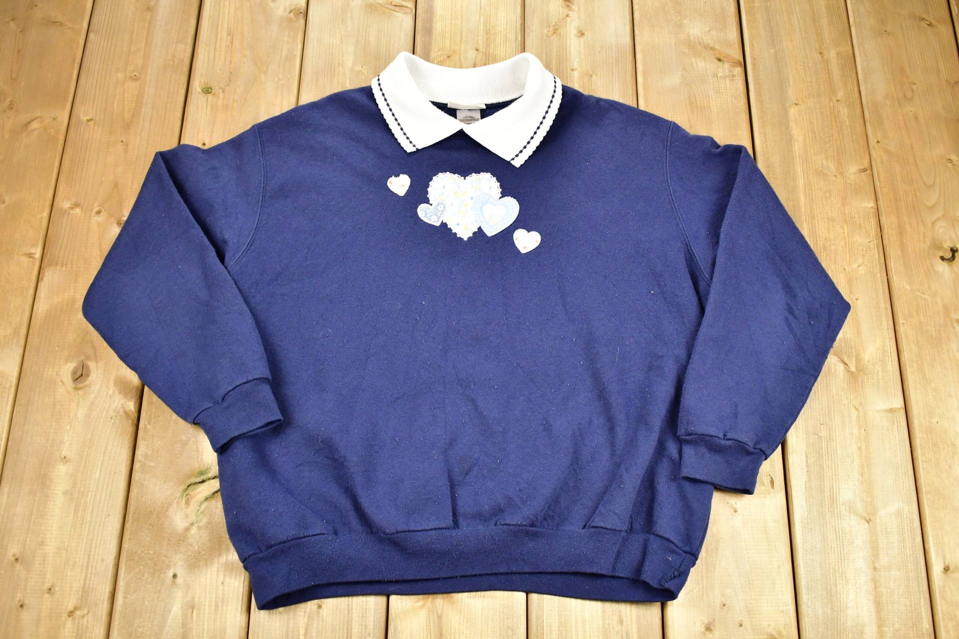 Vintage 1990Er Herz Grafik Niedlicher Crewneck Pullover/90Er Oma Top Stitch American Streetwear Sweatshirt von Lostboysvintage