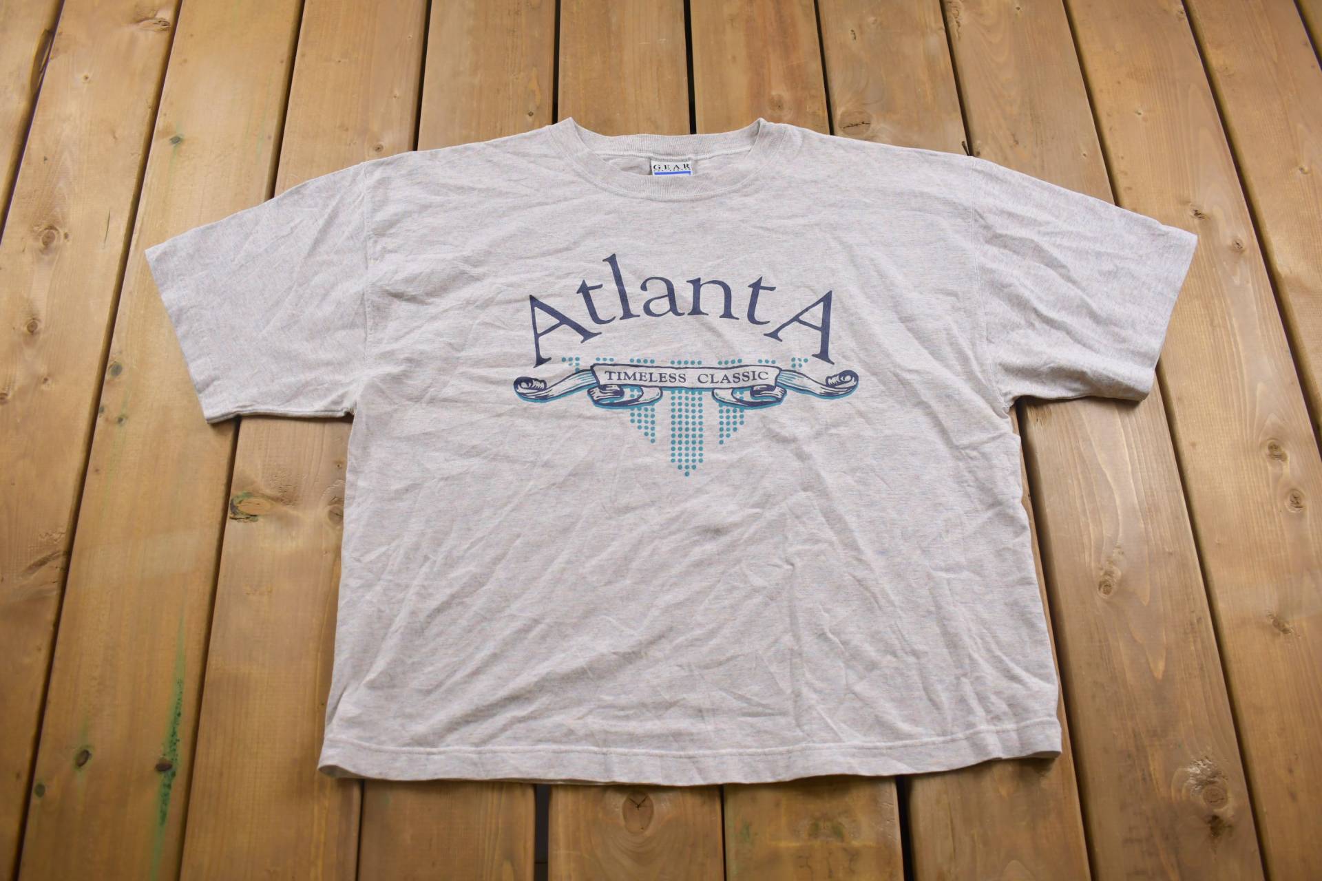 Vintage 1990Er Jahre Gear For Sports Atlanta T-Shirt/Made in Usa Souvenir Streetwear Urlaubs-T-Shirt Reisen & Tourismus von Lostboysvintage