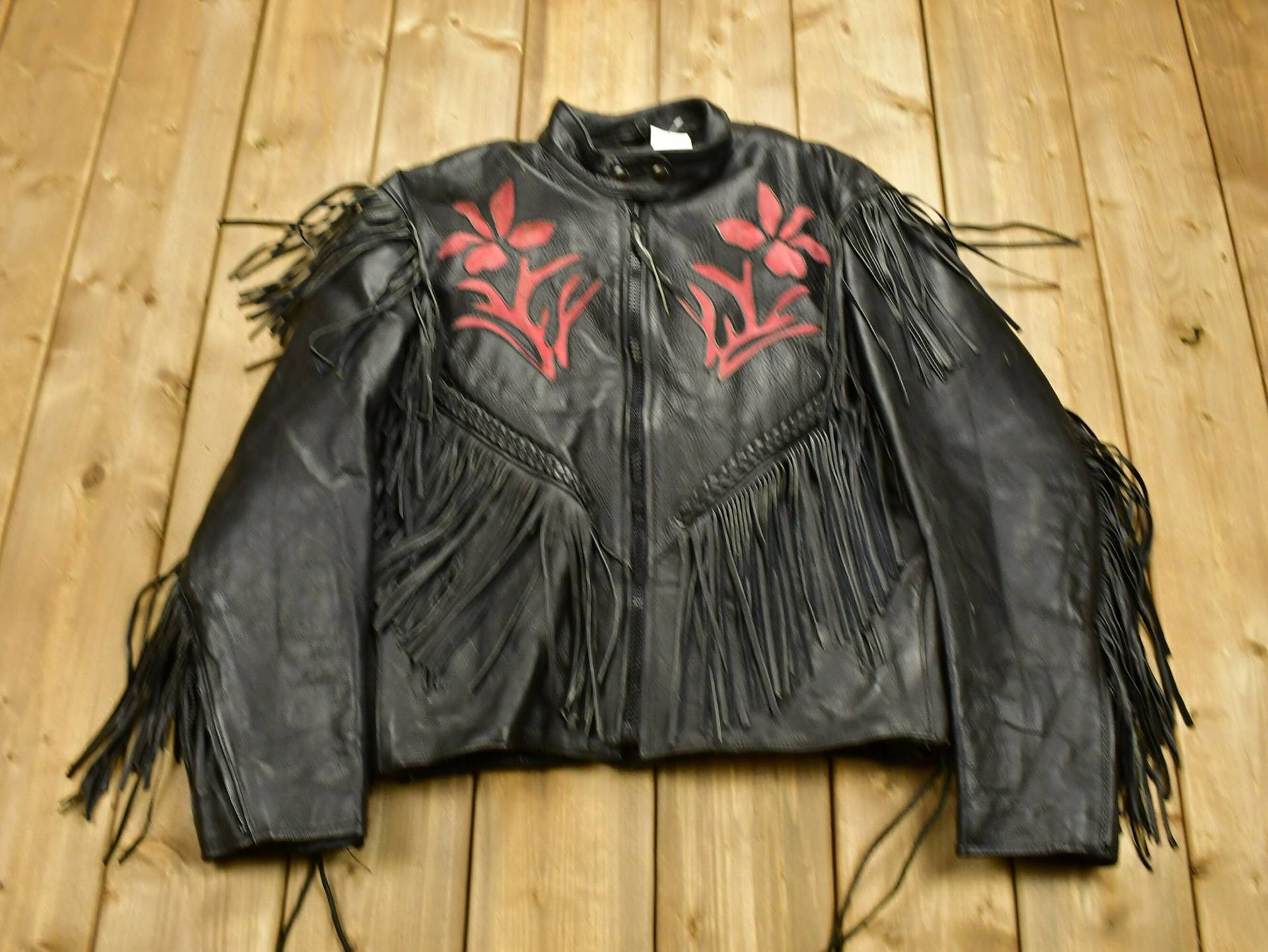 Vintage 1990Er Jahre Unik Lederkollektion Damen Motorradjacke/Herbstbekleidung Leder Bestickt Bikerjacke 3M Thermojacke von Lostboysvintage