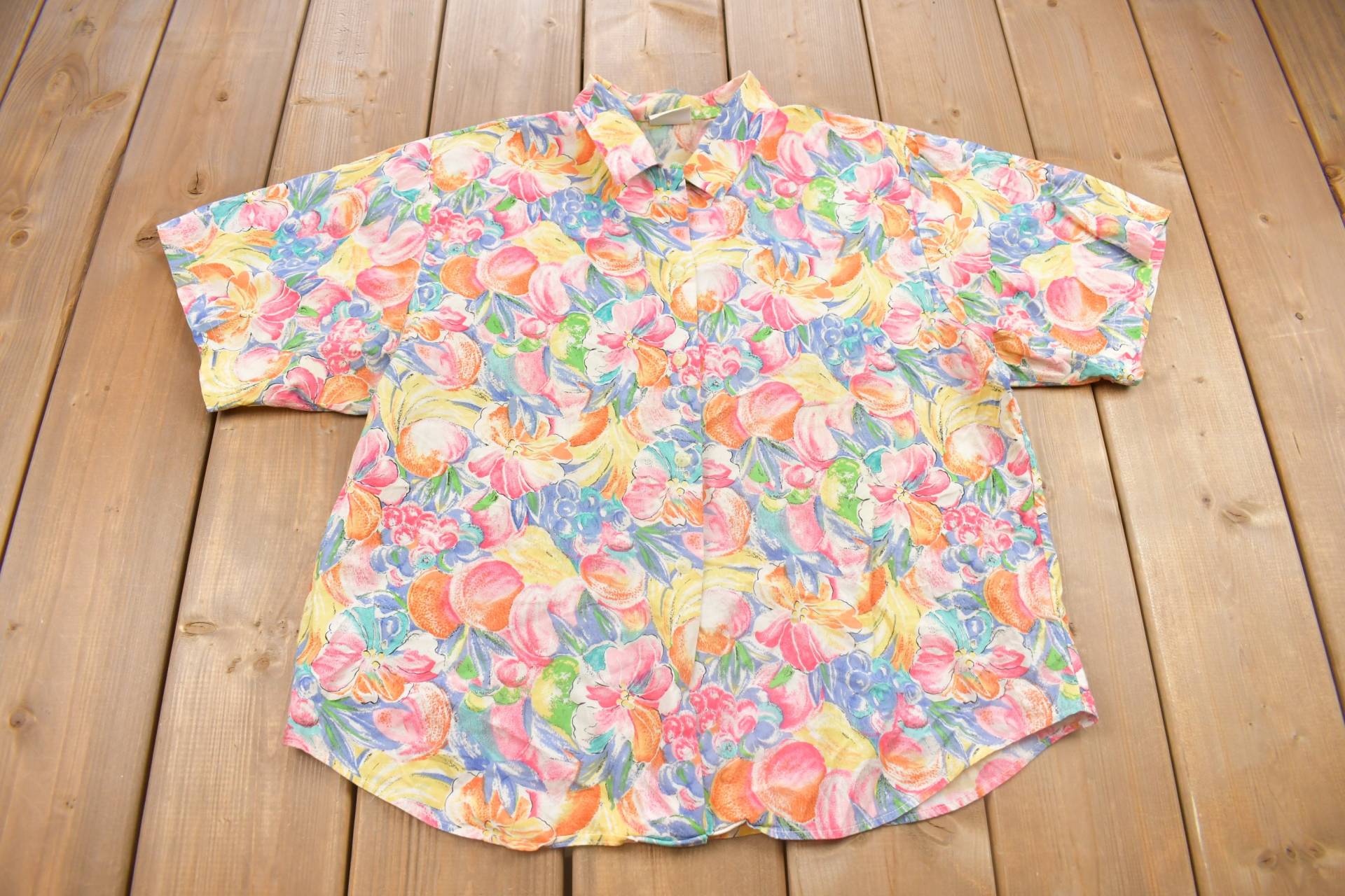 Vintage 1990Er Jahre Blumen & Obst All Over Print Button Up Shirt/Abstraktes Muster Freizeithemd Formelles Hemd von Lostboysvintage