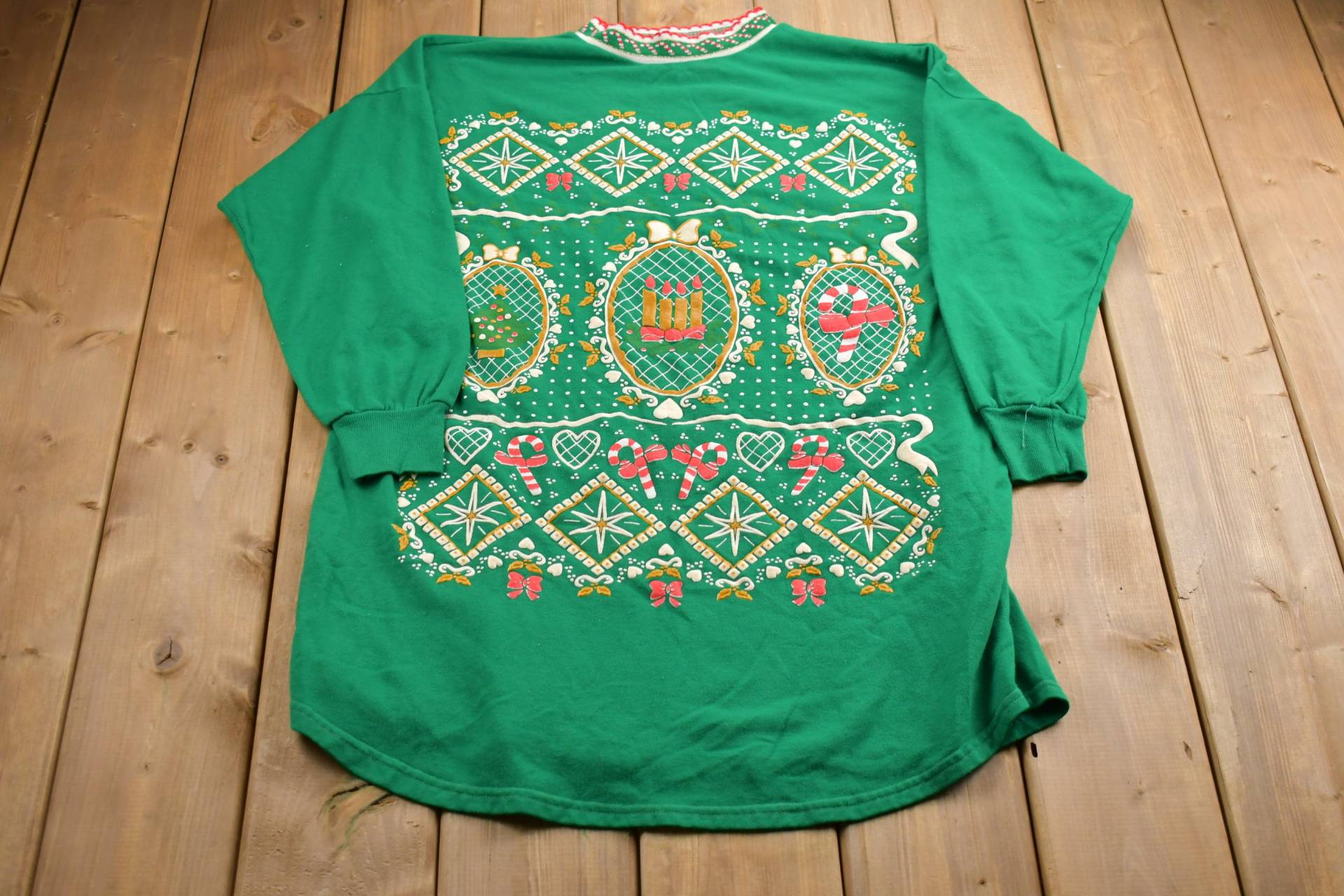 Vintage 1990Er Candy Cane Weihnachtspullover, 90Er Urlaubs-Crewneck, Wintermode, Festlicher Grafikdruck von Lostboysvintage