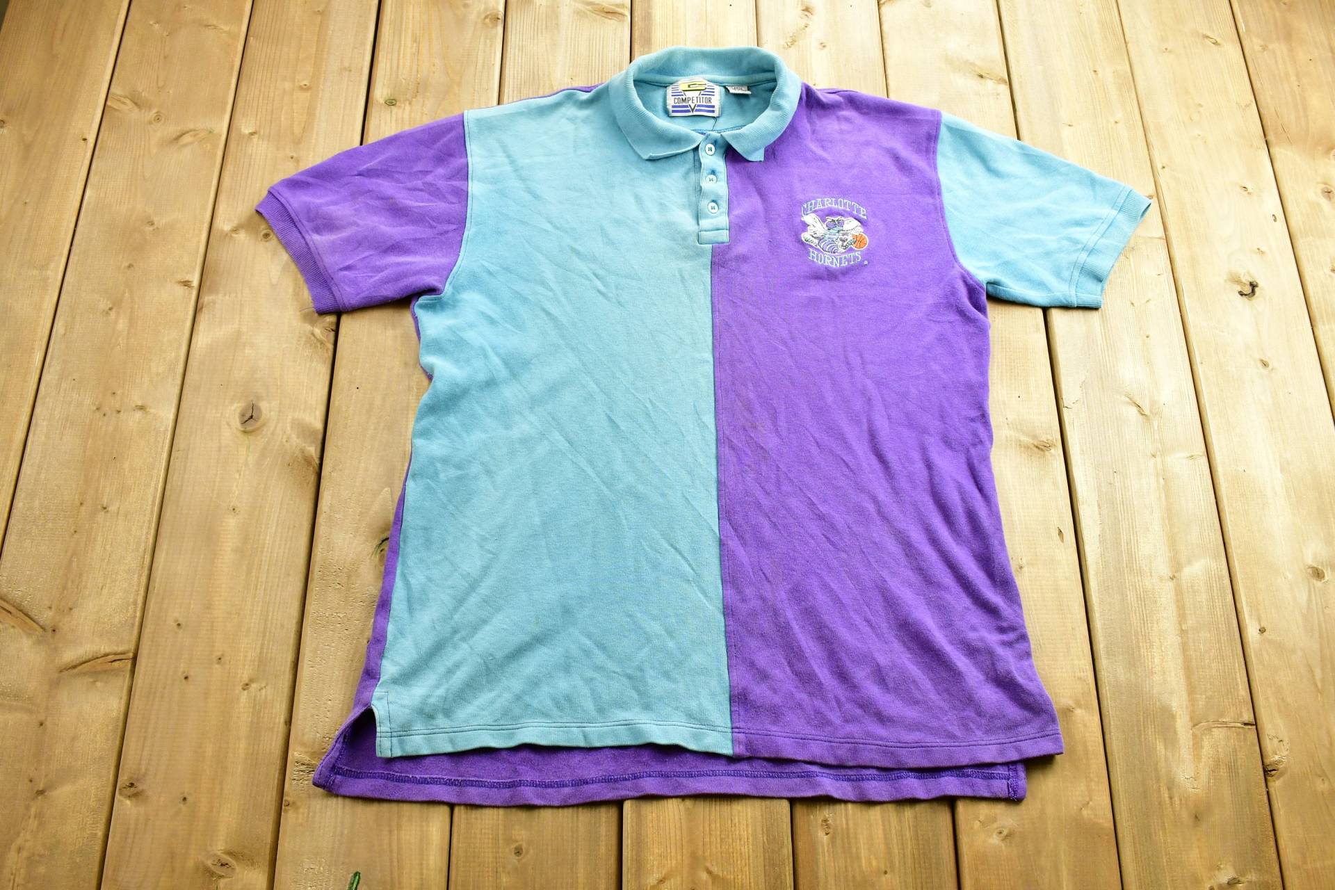 Vintage 1990S Charlotte Hornets Nba Color Block Polo Shirt/90S Streetwear Athleisure Sportswear Coach Bestickt von Lostboysvintage