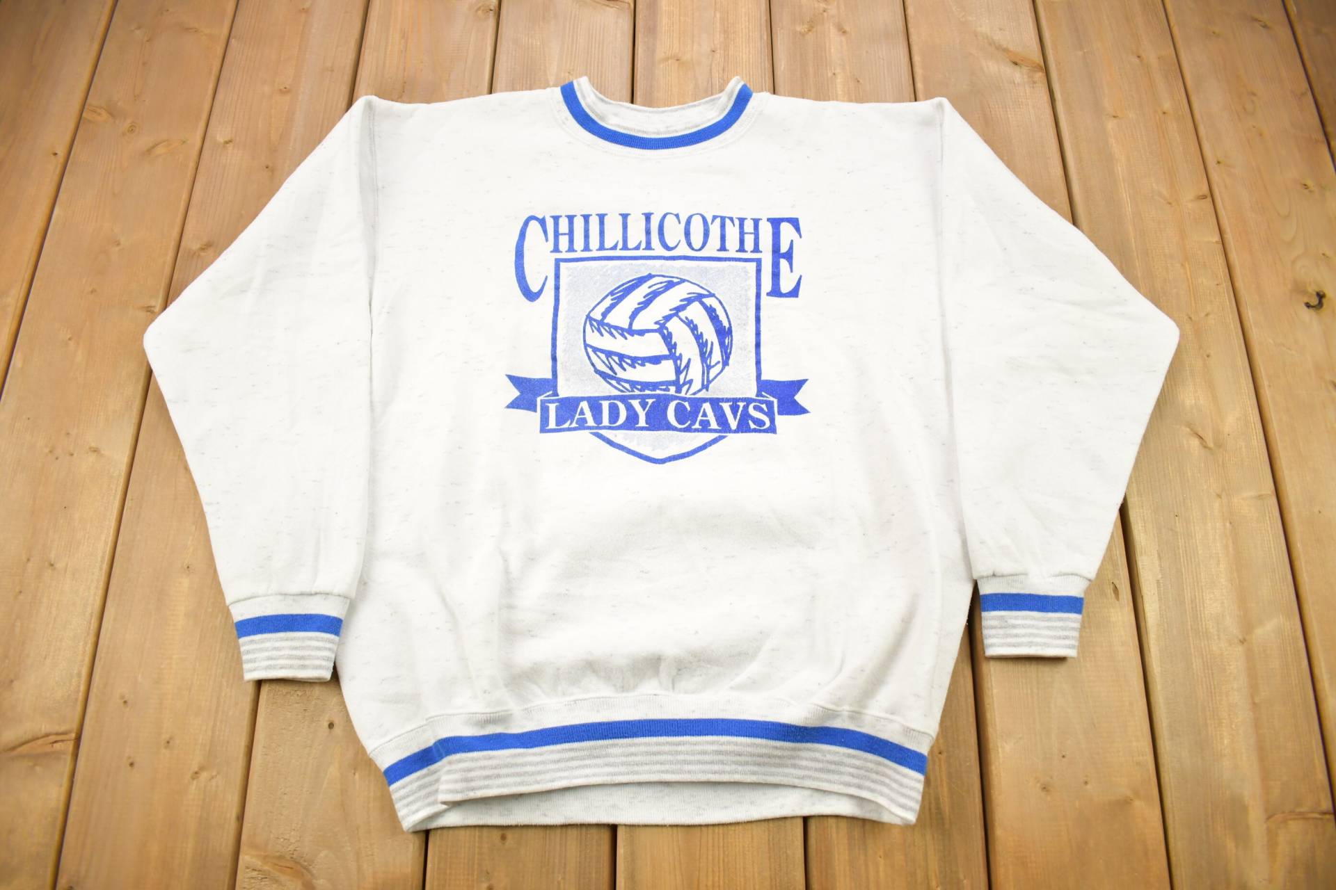 Vintage 1990S Chilicothe Lady Cavs Geripptes Sweatshirt Mit Rundhalsausschnitt/90S Crewneck Souvenir Streetwear Made in Usa Oneita Vintage 1990S Chilicothe Lady Cavs Geripptes Sweatshirt Mit Rundhalsausschnitt/90S Crewneck Souvenir Streetwear Made in Usa Oneita von Lostboysvintage