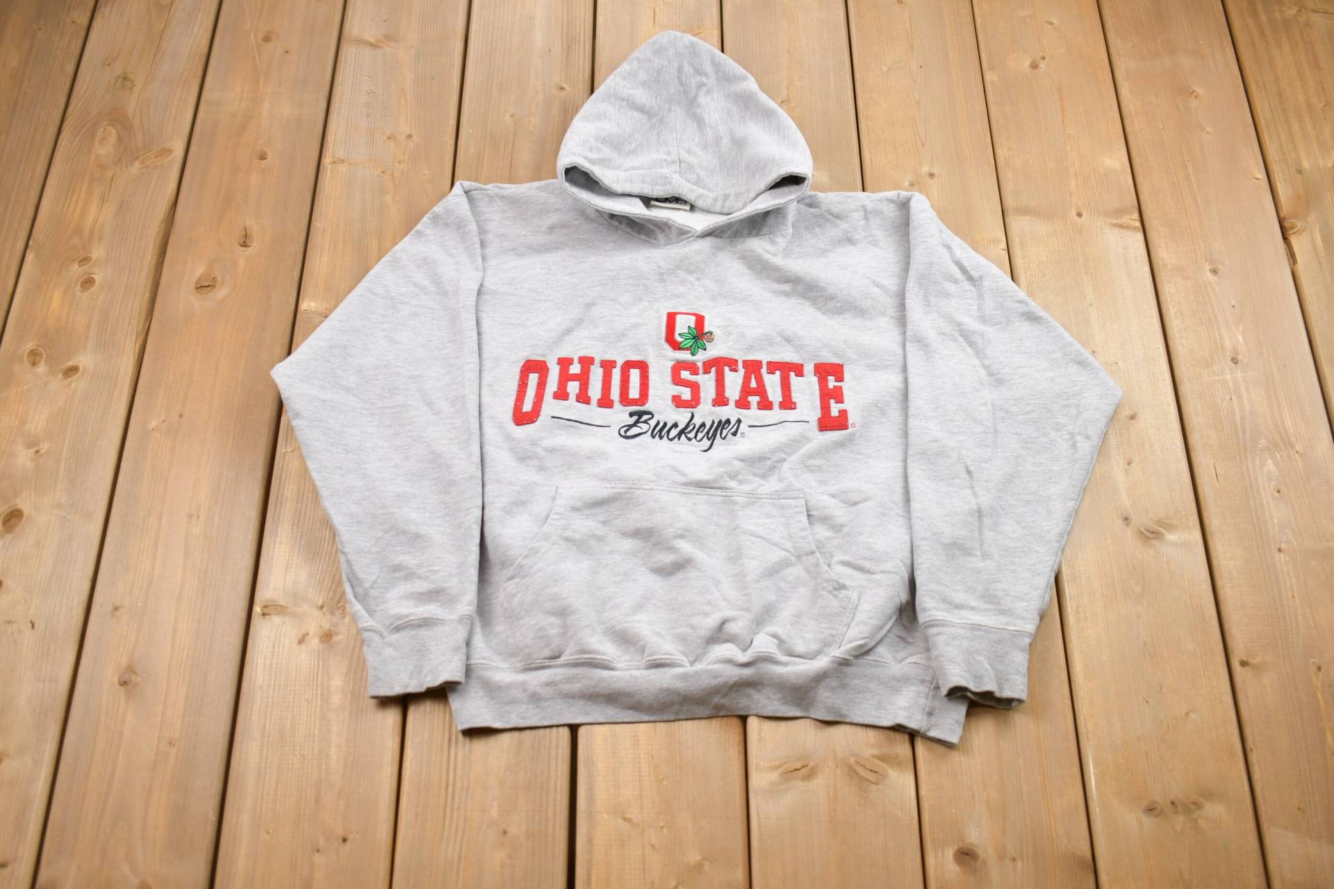 Vintage 1990Er Jahre University Of Ohio State Buckeyes Collegiate Hoodie/Grafik Ncaa Sweatshirt Sportbekleidung Americana von Lostboysvintage