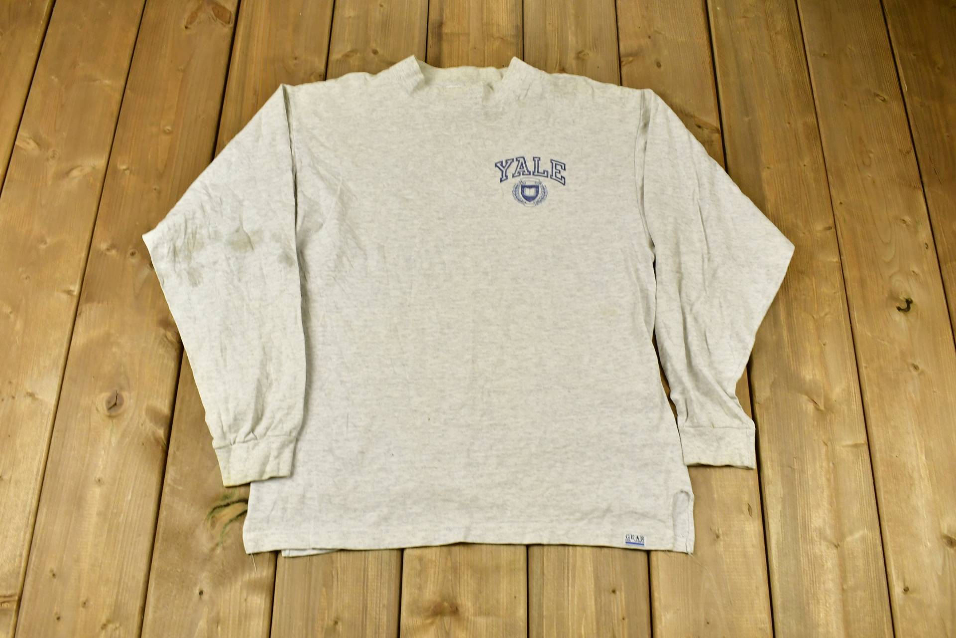 Vintage 1990Er Jahre University Of Yale Collegiate Langarm T-Shirt/Ivy League School Made in Usa Sportbekleidung Americana Distressed von Lostboysvintage