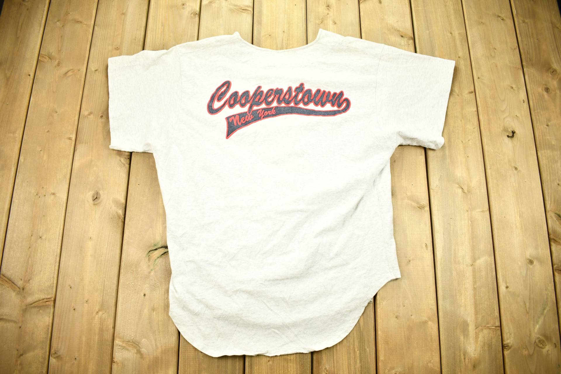 Vintage 1990S Cooperstown New York Home Of Baseball Jersey Style T-Shirt/Single Stitch Sportbekleidung Seltenes Sport-T-Shirt Made in Usa von Lostboysvintage