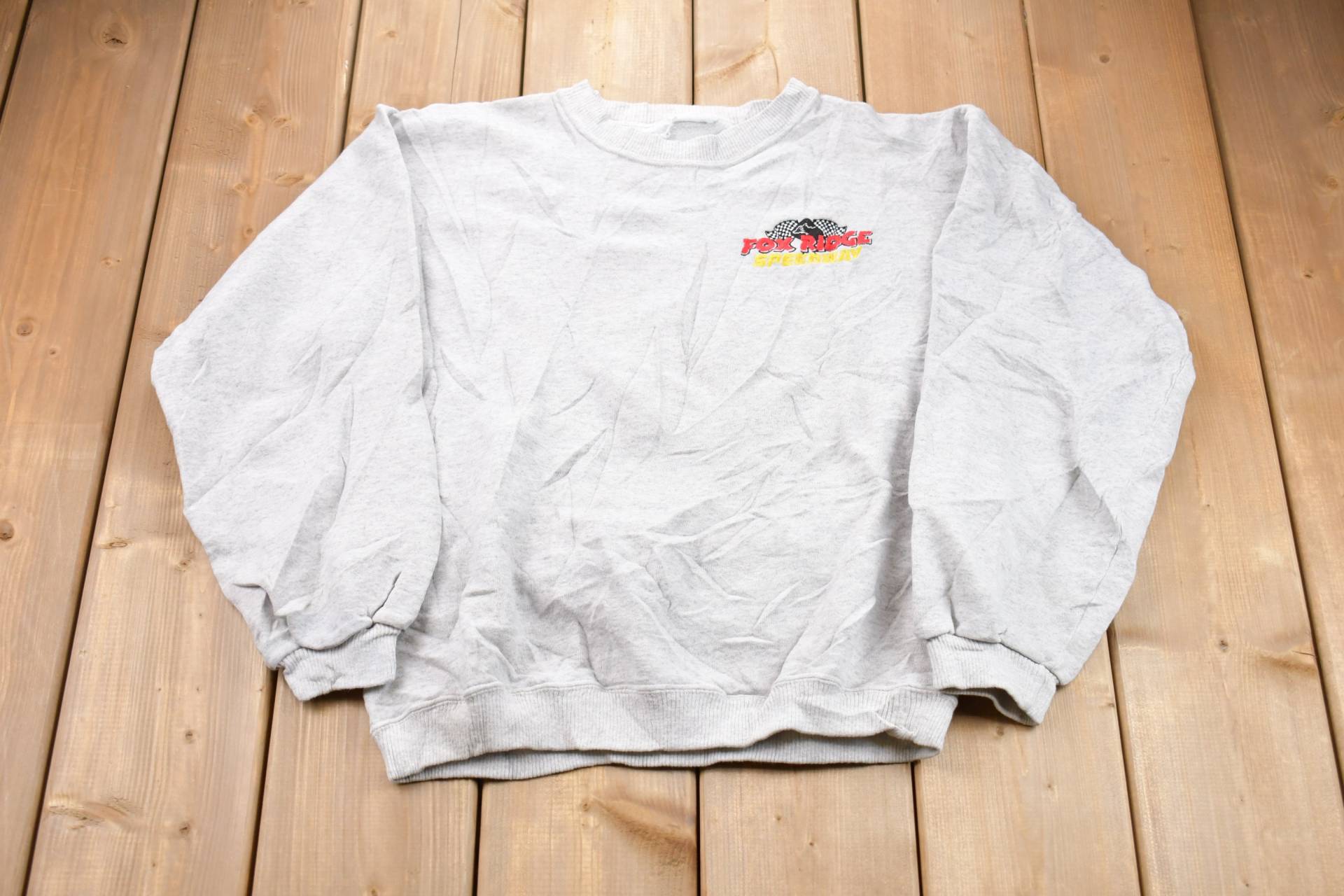 Vintage 1990Er Fox Ridge Speedway Besticktes Crewneck Sweatshirt/90Er Souvenir Athleisure Streetwear von Lostboysvintage