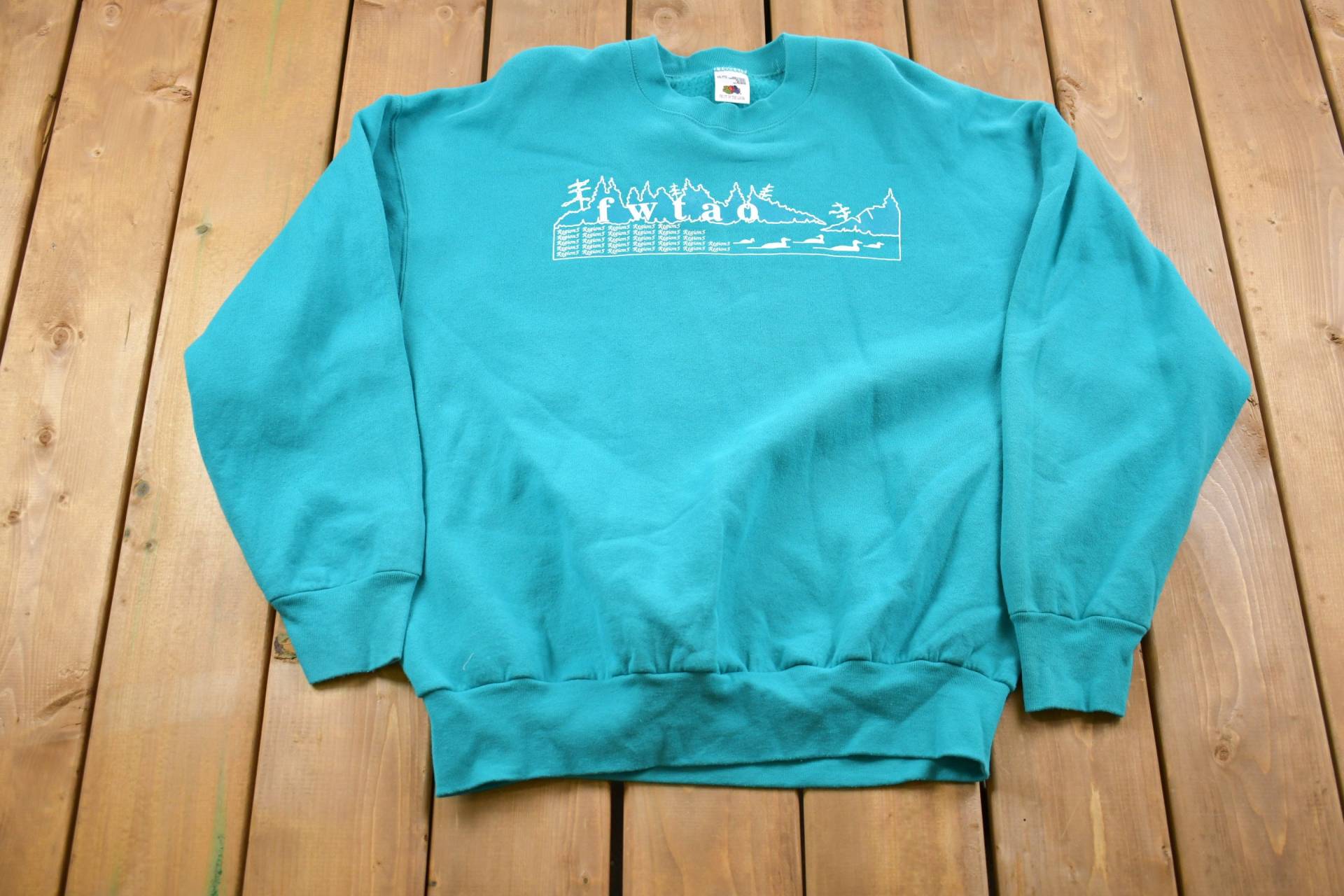 Vintage 1990Er Fwtao Grafik Crewneck Sweatshirt/90Er Souvenir Athleisure Streetwear Reisen Und Tourismus Made in Canada von Lostboysvintage