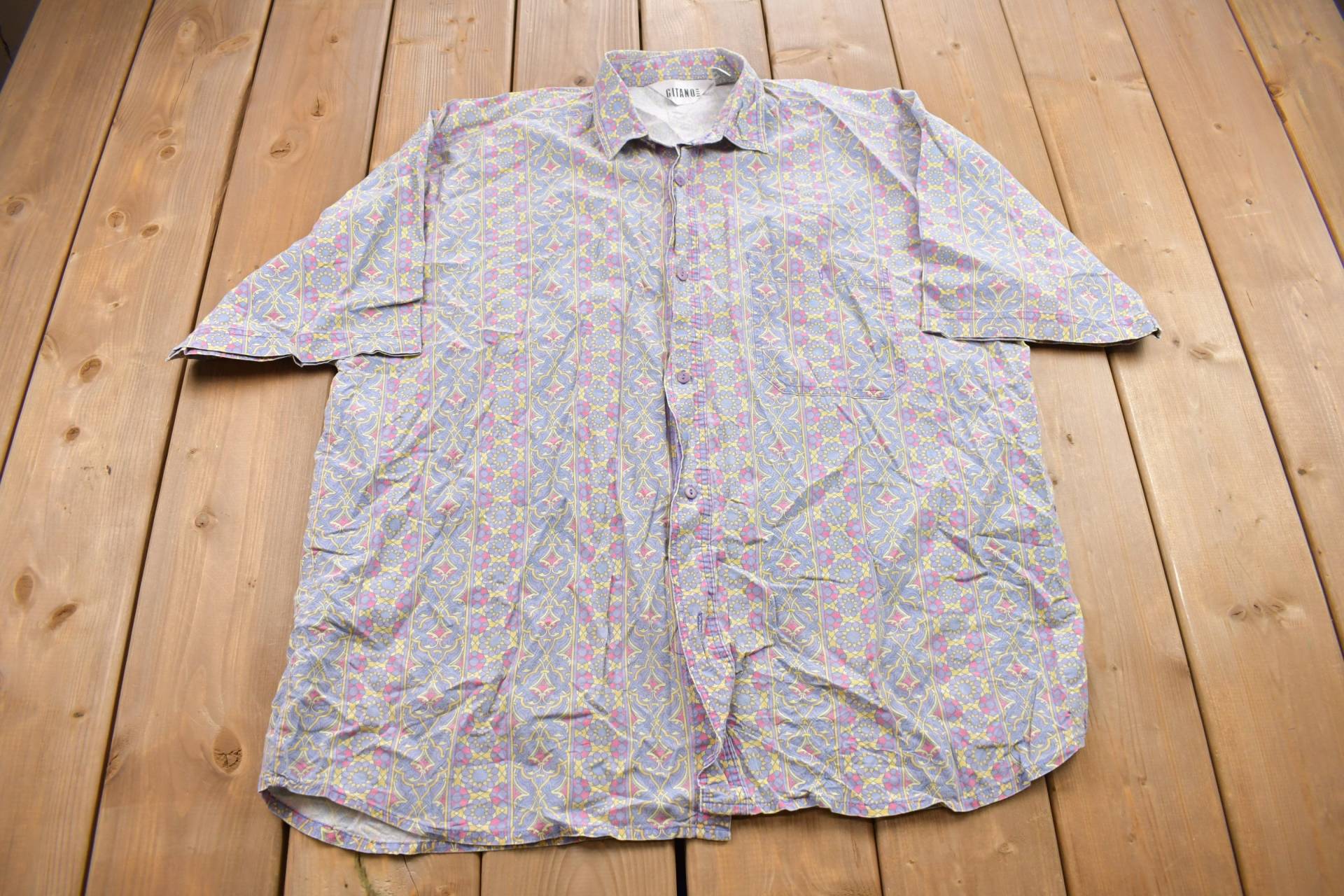 Vintage 1990Er Gitano Button Up Shirt/80Er Jahre Mottoparty Abstraktes Muster Freizeithemd Formelles Hemd von Lostboysvintage