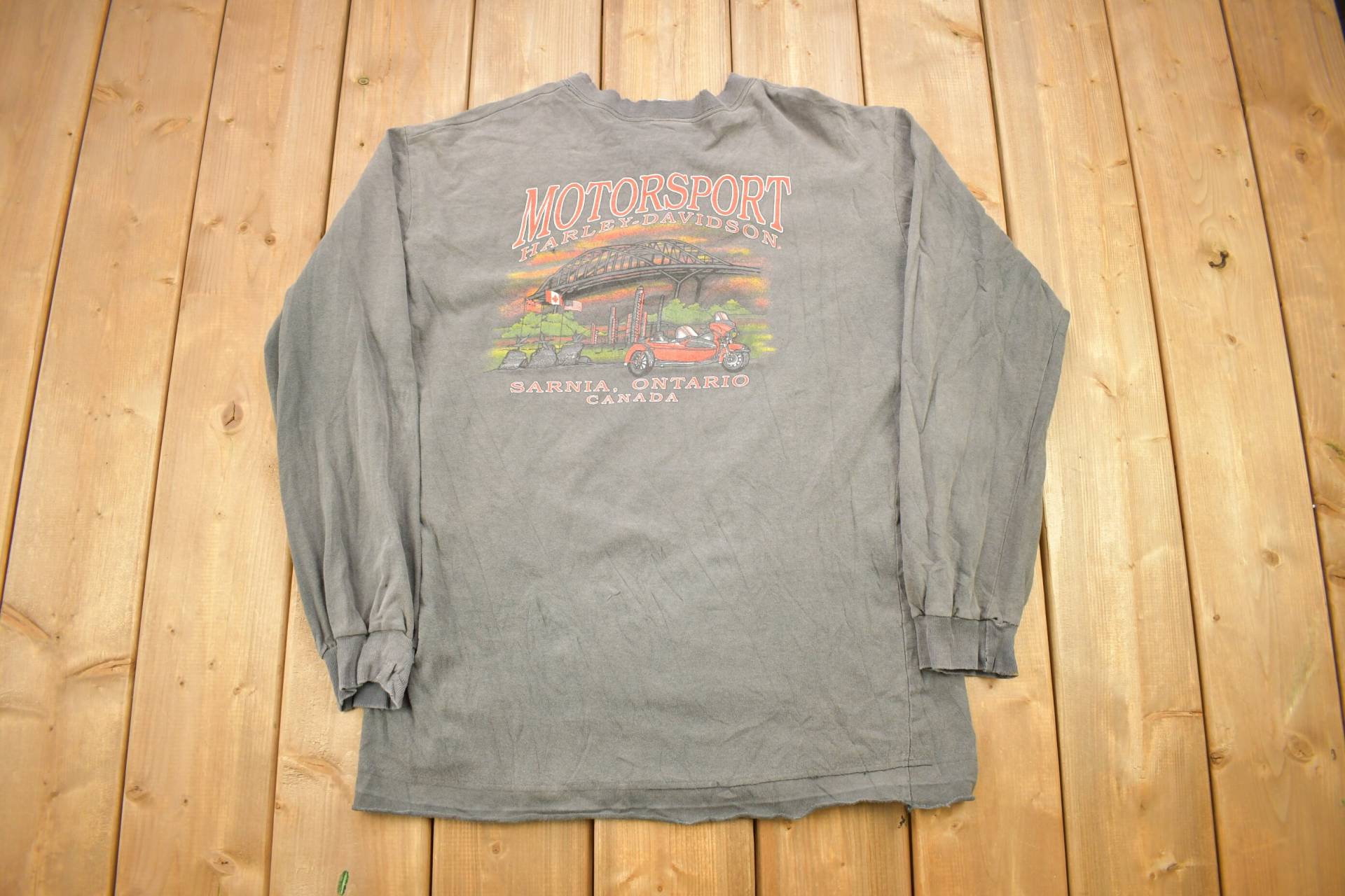 Vintage 1990S Harley Davidson Motorcycles Sarnia Ontario Langarm Henley T-Shirt/Made in Canada Biker Souvenir von Lostboysvintage