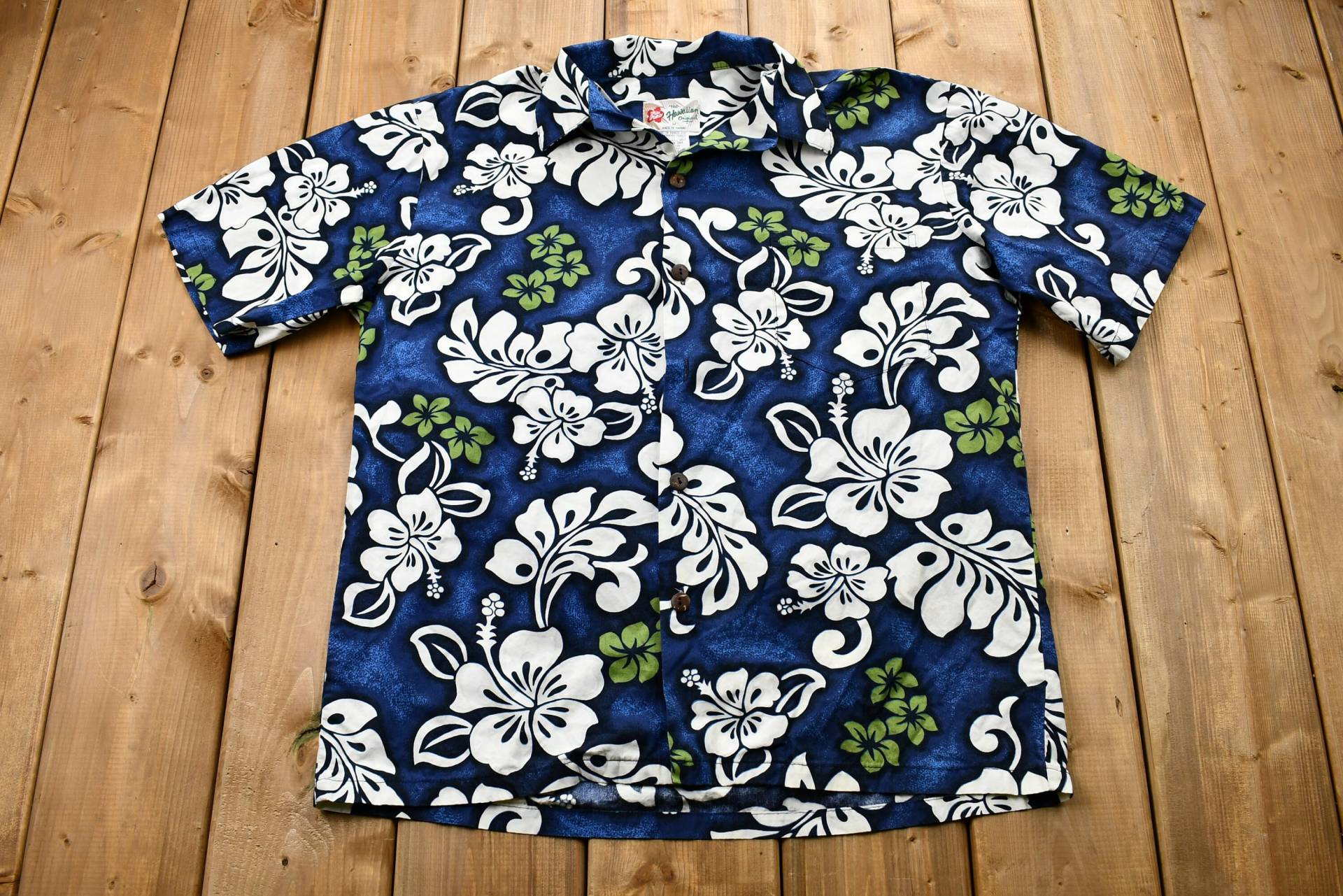 Vintage 1990Er Hilo Hattie Hawaii-Hemd Mit Knöpfen/Blumendruck Strandmode Freizeitkleidung Resortmode Made in Hawaii Streetwear von Lostboysvintage