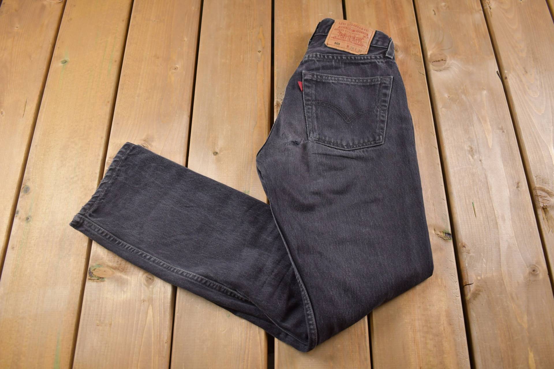 Vintage 1990S Levi's 501 Red Tab Jeans Größe 26 X 29 Bestickt/Made in Usa 90S Denim Abgenutzt Streetwear Fashion Vintage 1990S Levi's 501 Red Tab Jeans Größe 26 X 29 Bestickt/Made in Usa 90S Denim Abgenutzt Streetwear Fashion von Lostboysvintage