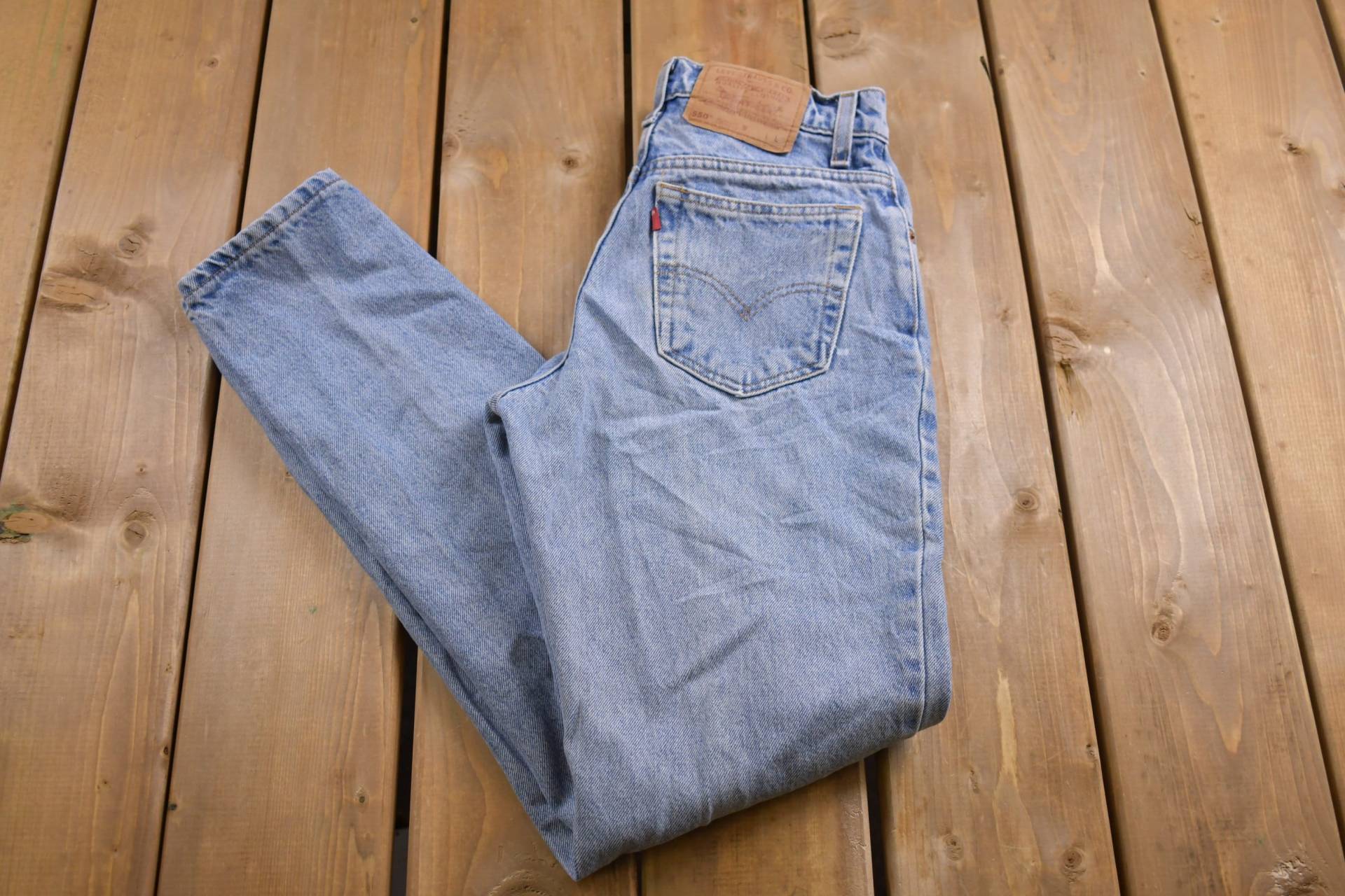 Vintage 1990S Levi's 550 Red Tab Jeans Größe 26 X 23/90S Denim Streetwear Fashion Light Wash von Lostboysvintage