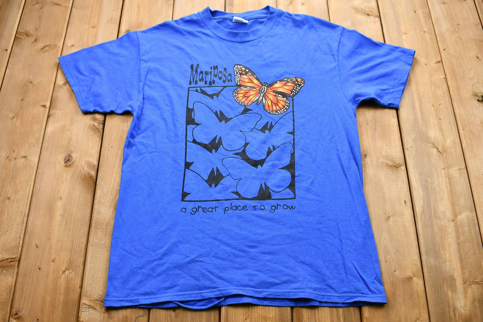 Vintage 1990S Mariposa California Schmetterling T-Shirt/Ein Großartiger Ort Zum Wachsen 90S Streetwear Souvenir Urlaubs-T-Shirt Travel & Tumuskur von Lostboysvintage